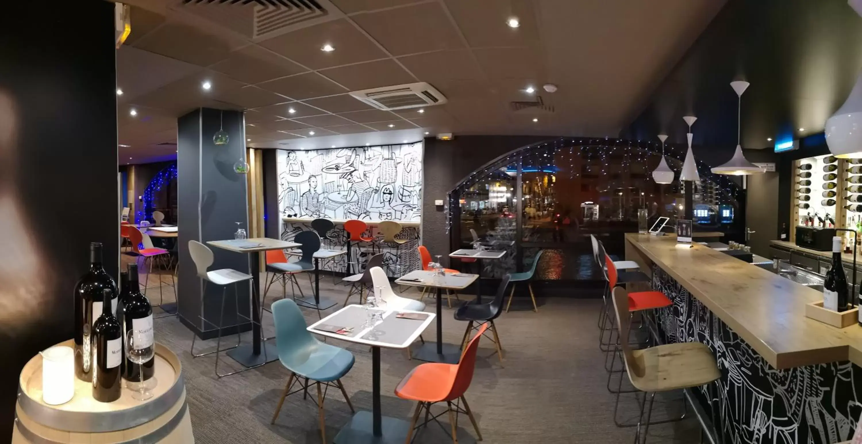 Lounge or bar, Restaurant/Places to Eat in ibis Annecy Centre Vieille Ville