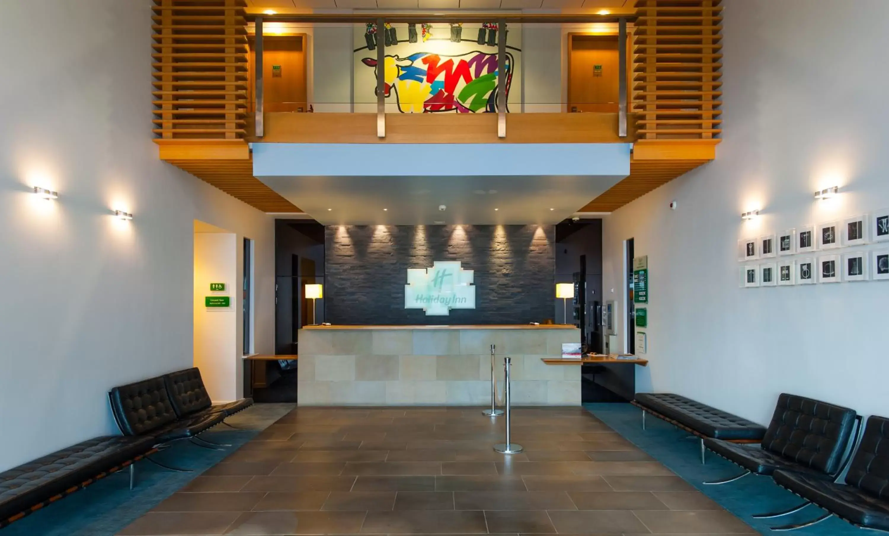 Property building, Lobby/Reception in Holiday Inn Salisbury - Stonehenge, an IHG Hotel