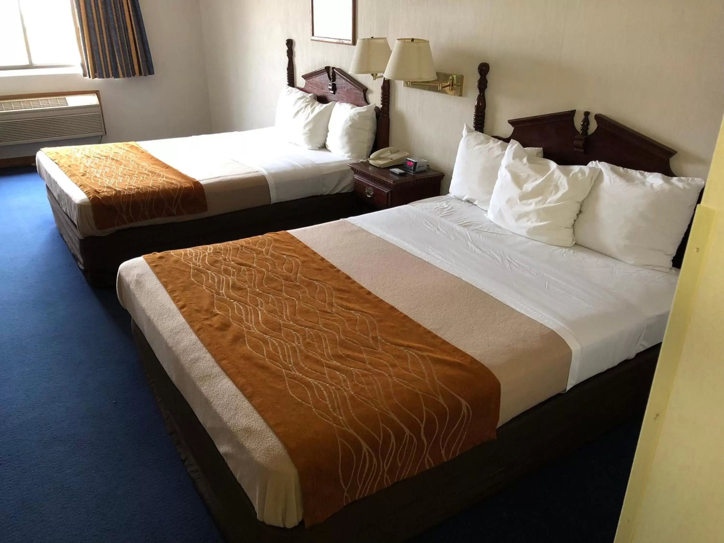 Bedroom, Bed in Denison Inn & Suites