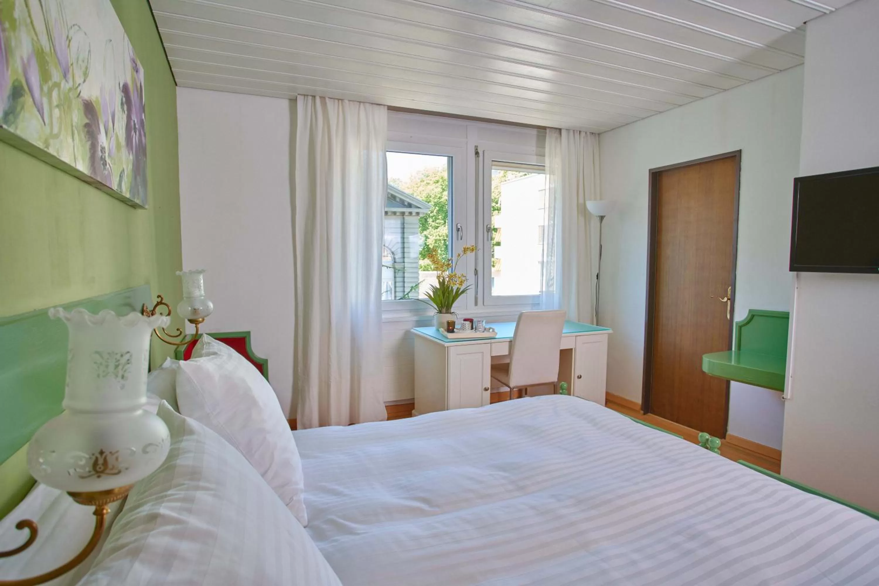 Bed in Hotel La Balance self check-in