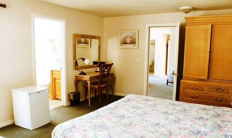 Bed in Solvang Inn & Cottages