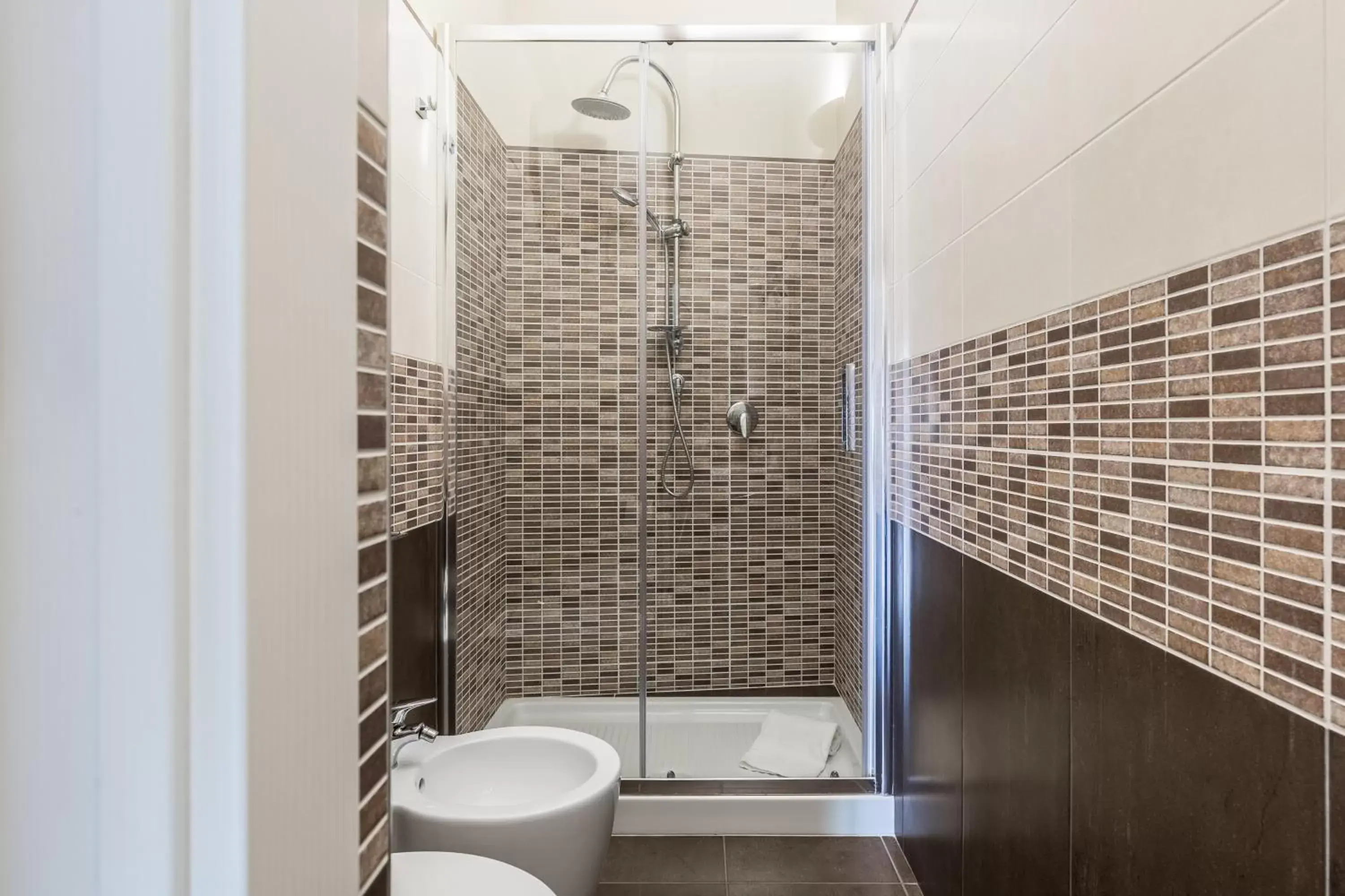 Bathroom in Modica for Family - Rooms and Apartments