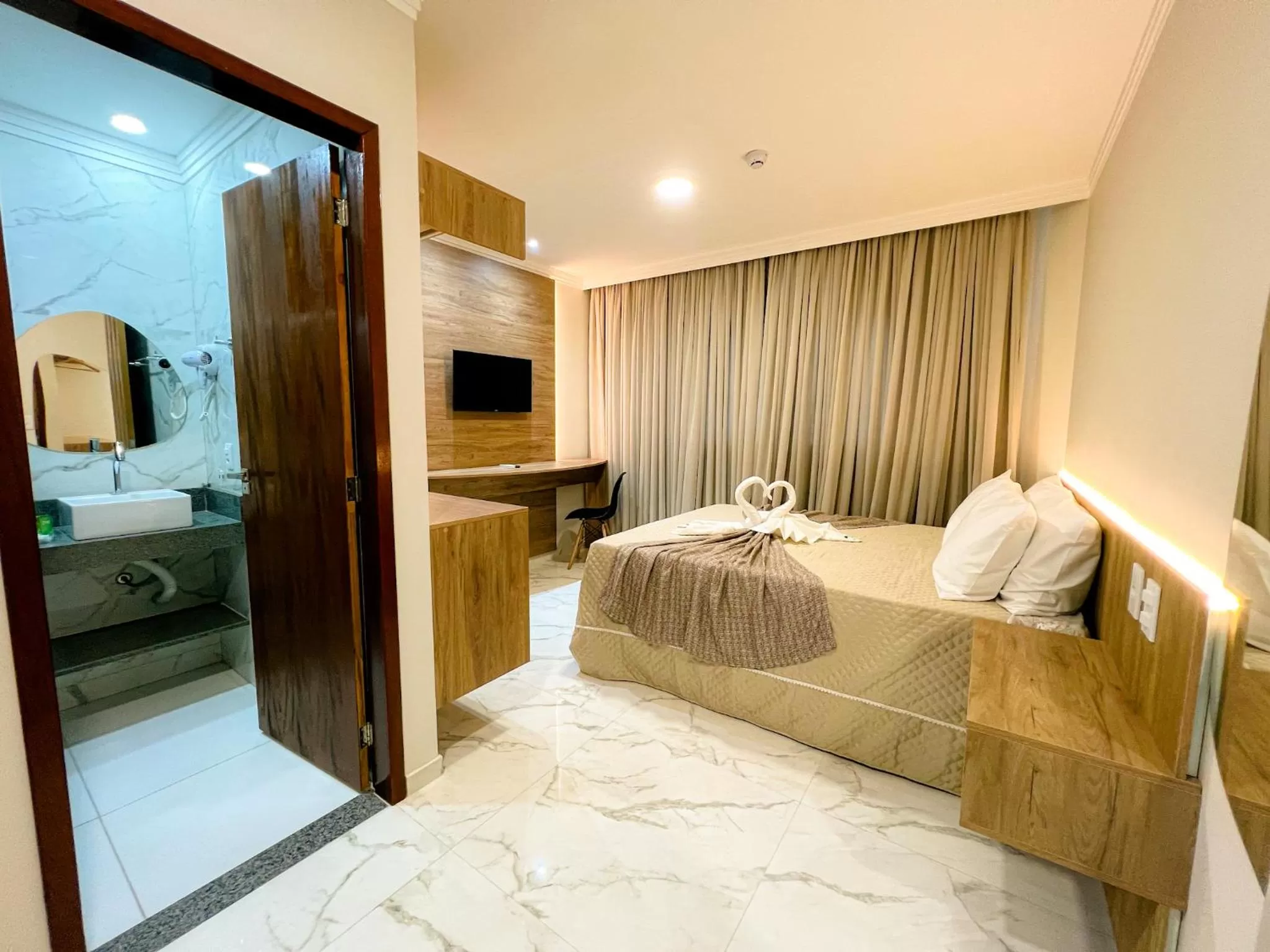 Photo of the whole room, Bed in Pousada Marítimos