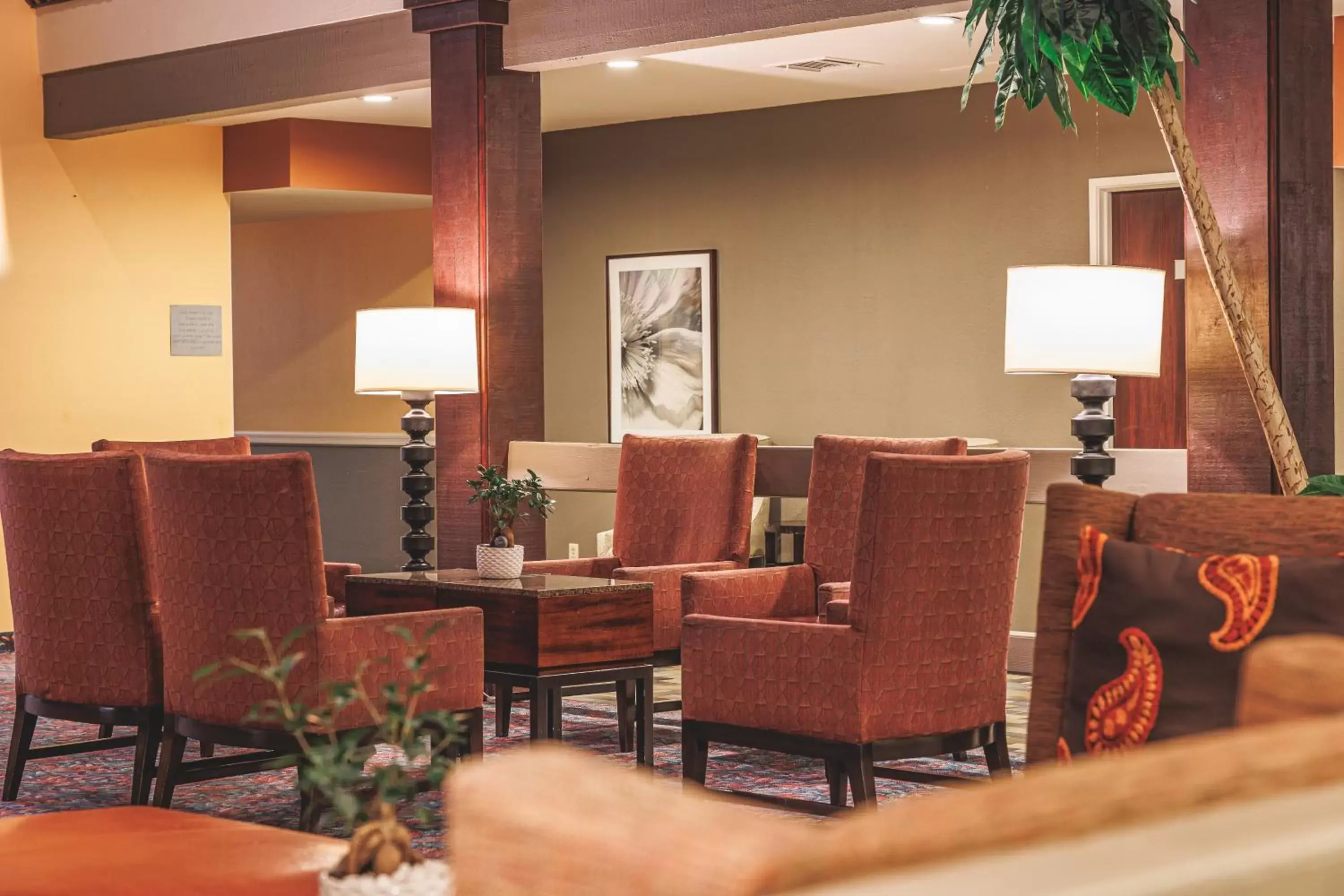 Seating area in Heritage Inn & Suites Ridgecrest - China Lake