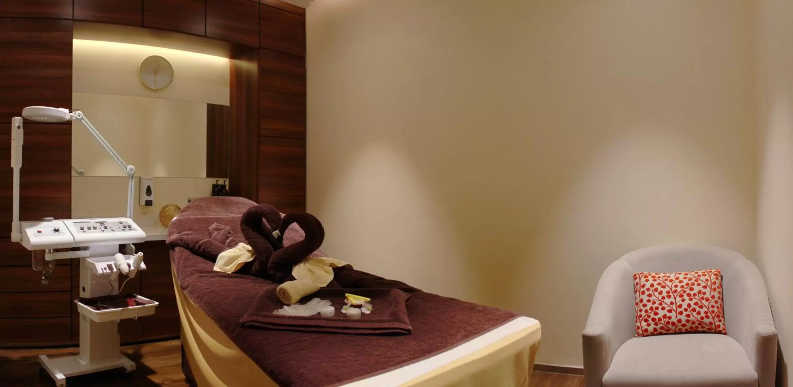 Massage in Hyatt Place Dubai Jumeirah