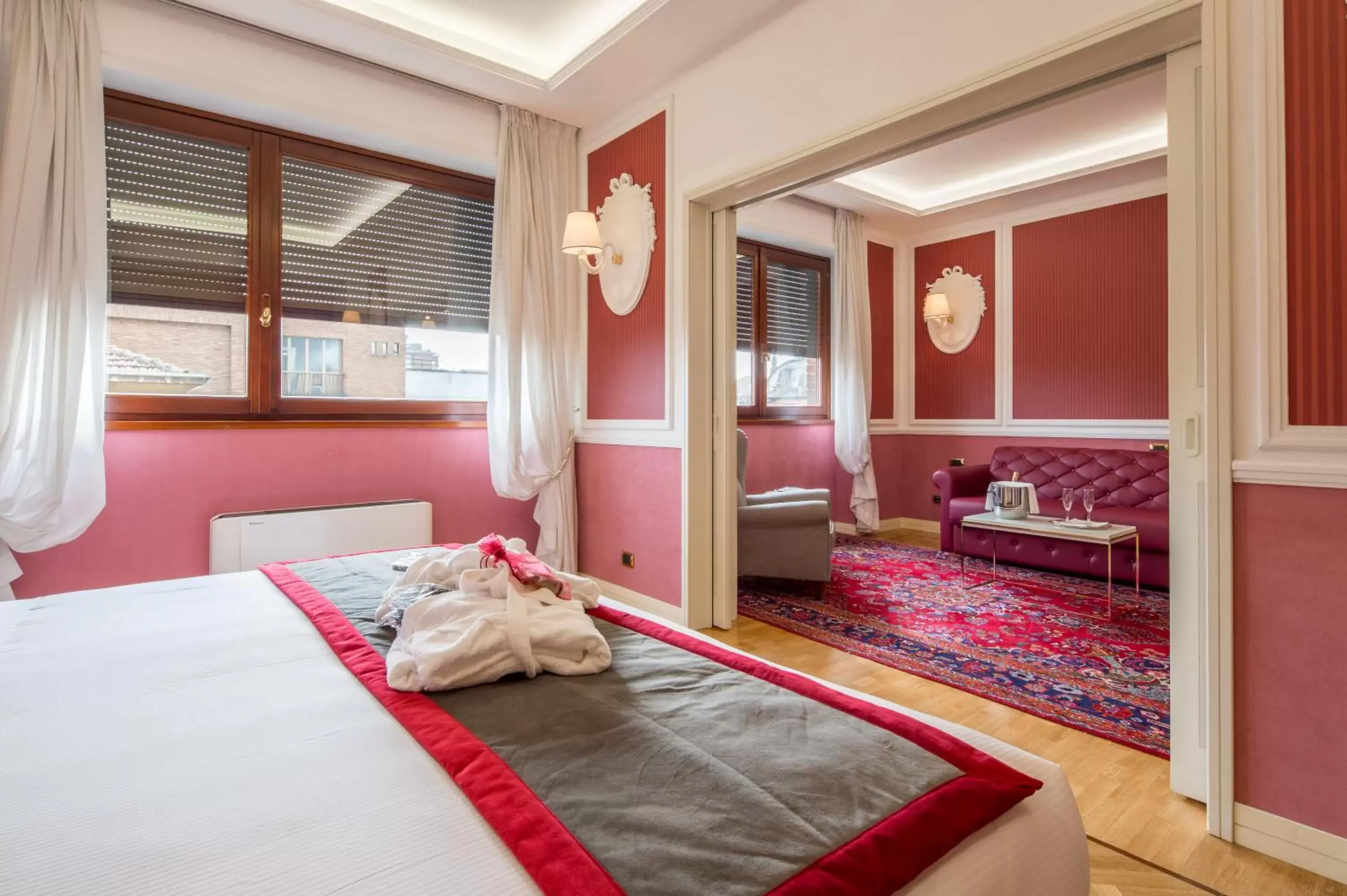 Bedroom, Bed in Grande Albergo Roma