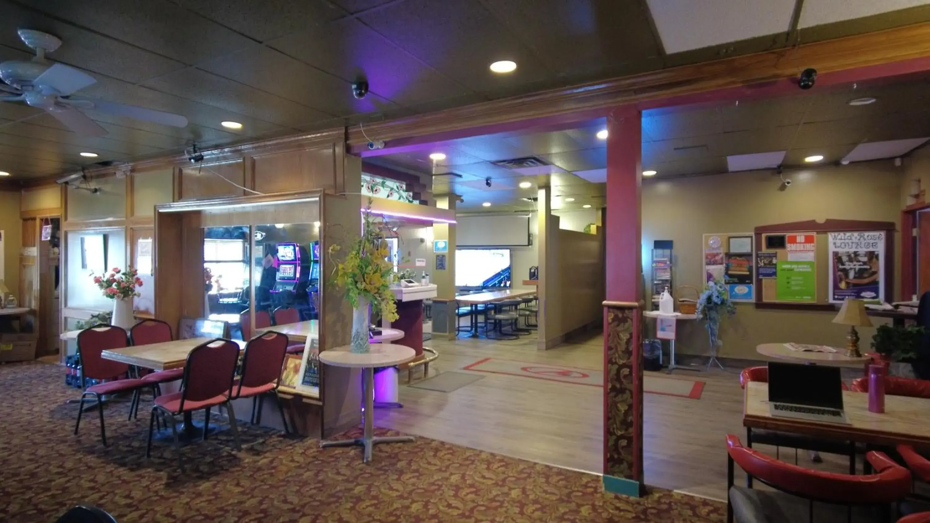 Lounge or bar, Restaurant/Places to Eat in Sundre Motor Inn