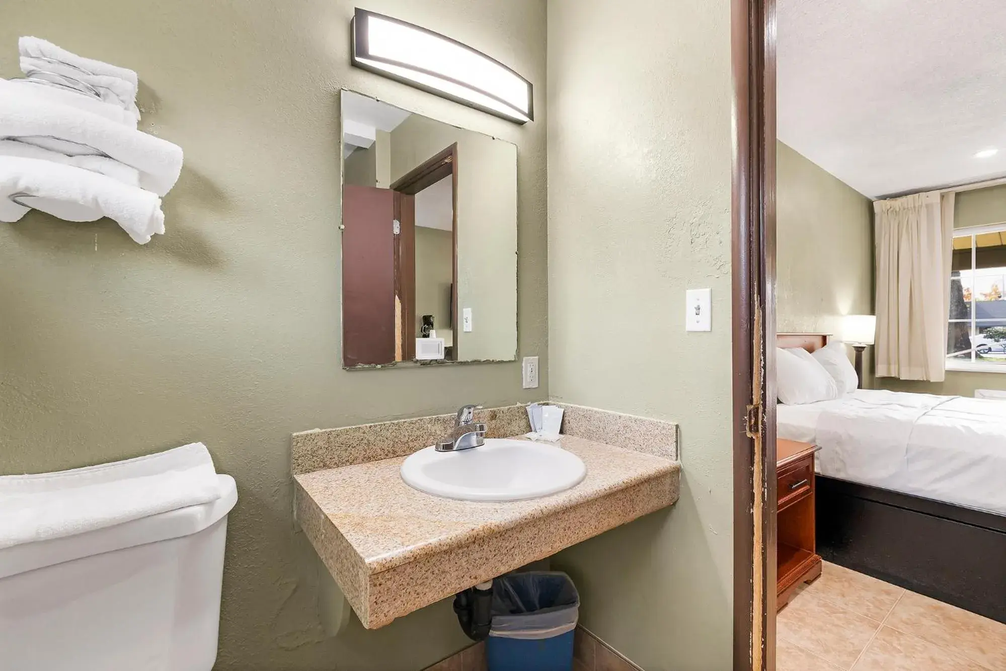 Bathroom in Safari Inn