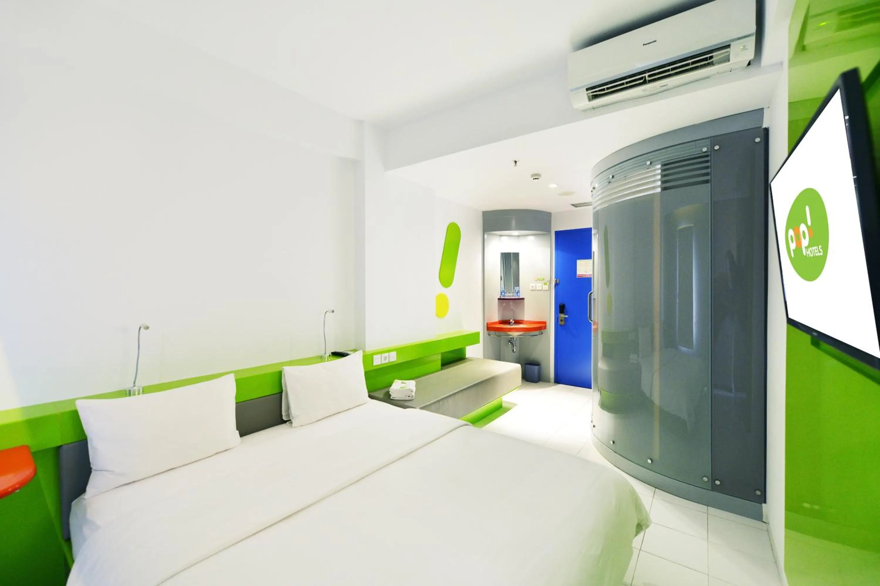 Photo of the whole room, Bed in POP! Hotel Tanjung Karang