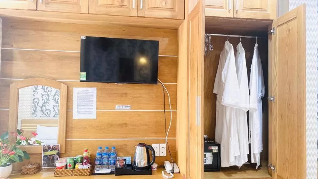 TV/Entertainment Center in Tra My Hotel Ly Chinh Thang