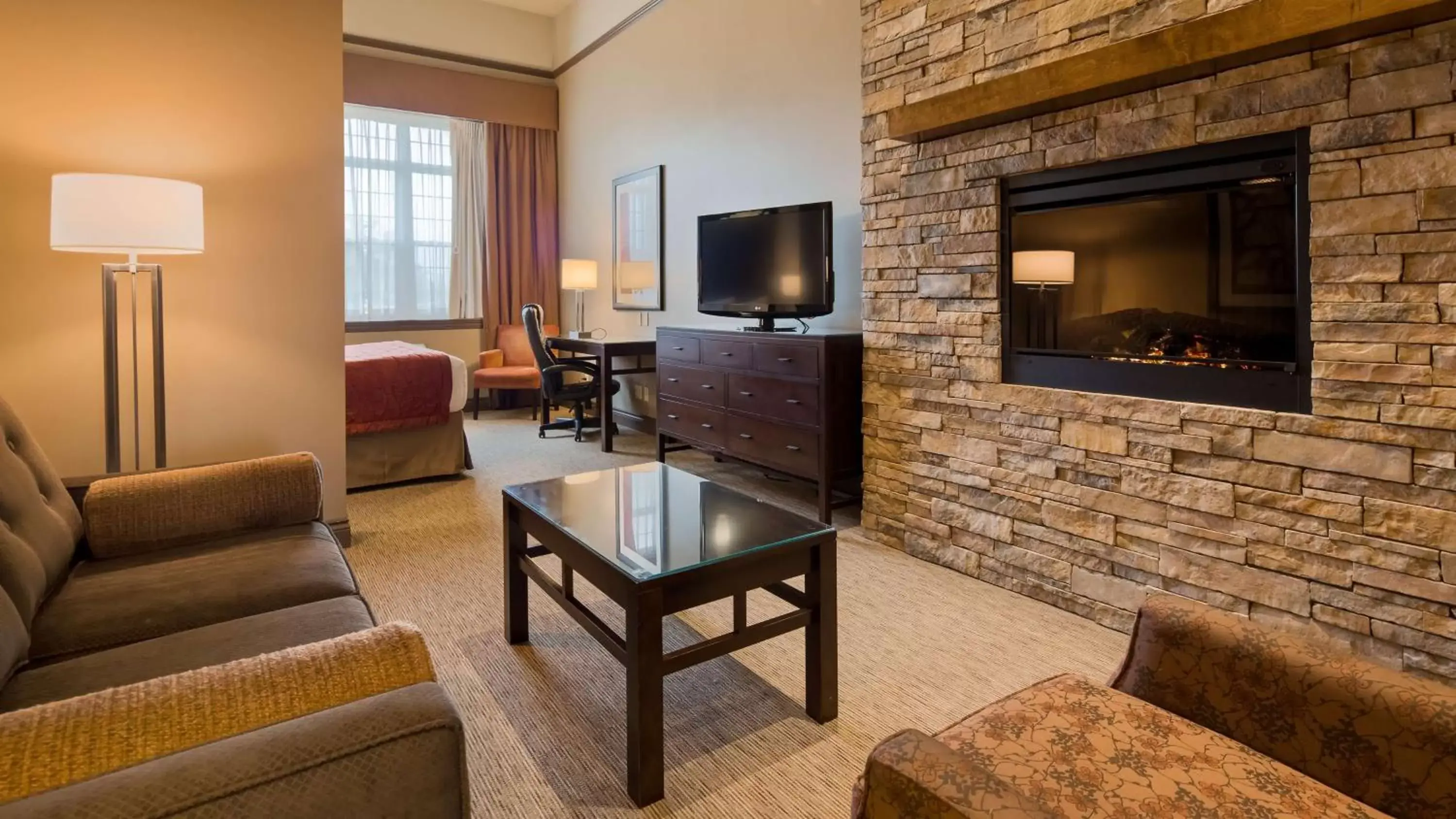 Photo of the whole room, Seating Area in Best Western Parkway Inn & Conference Centre