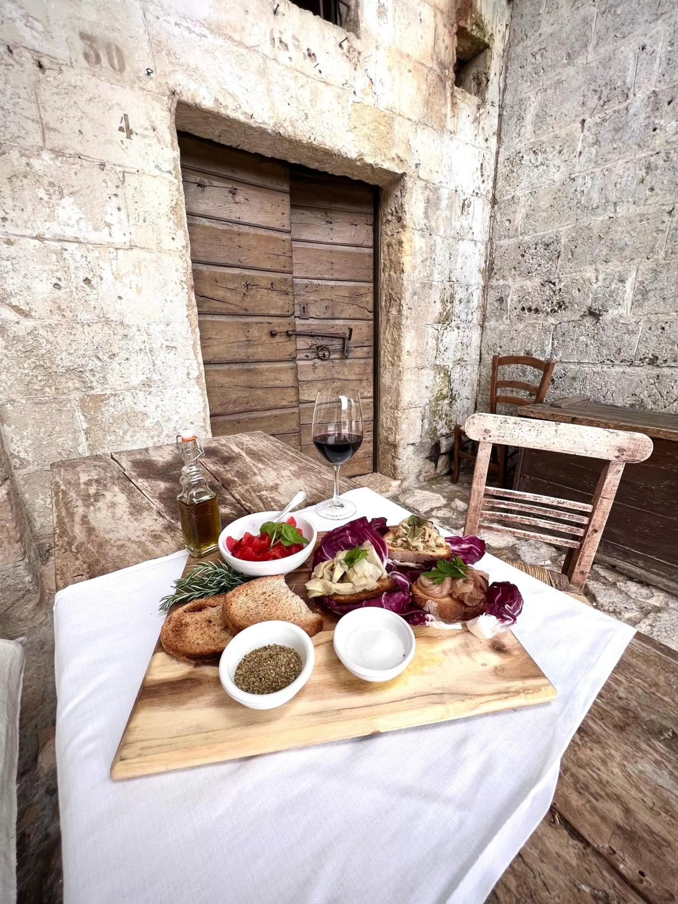 Food and drinks in Sextantio Le Grotte Della Civita