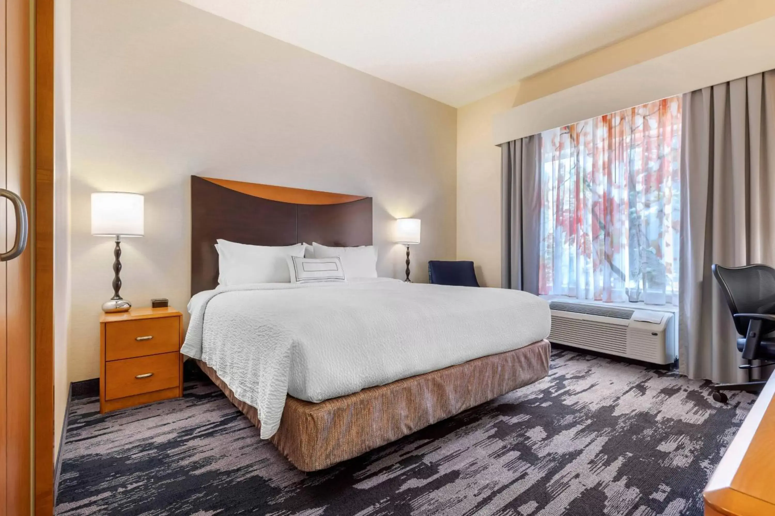 Photo of the whole room, Bed in Fairfield Inn & Suites by Marriott Rockford