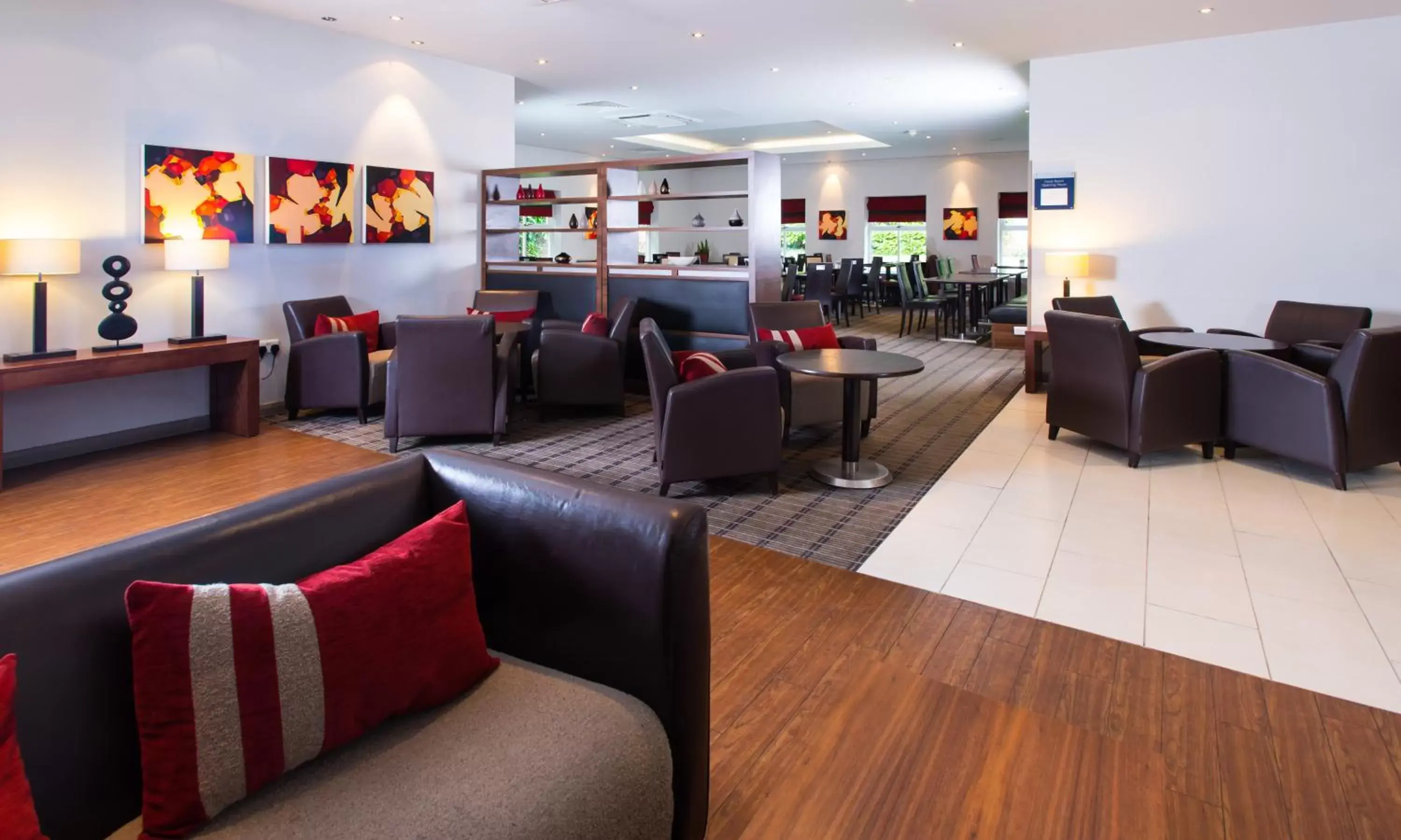 Restaurant/places to eat, Lounge/Bar in Holiday Inn Express Taunton East, an IHG Hotel