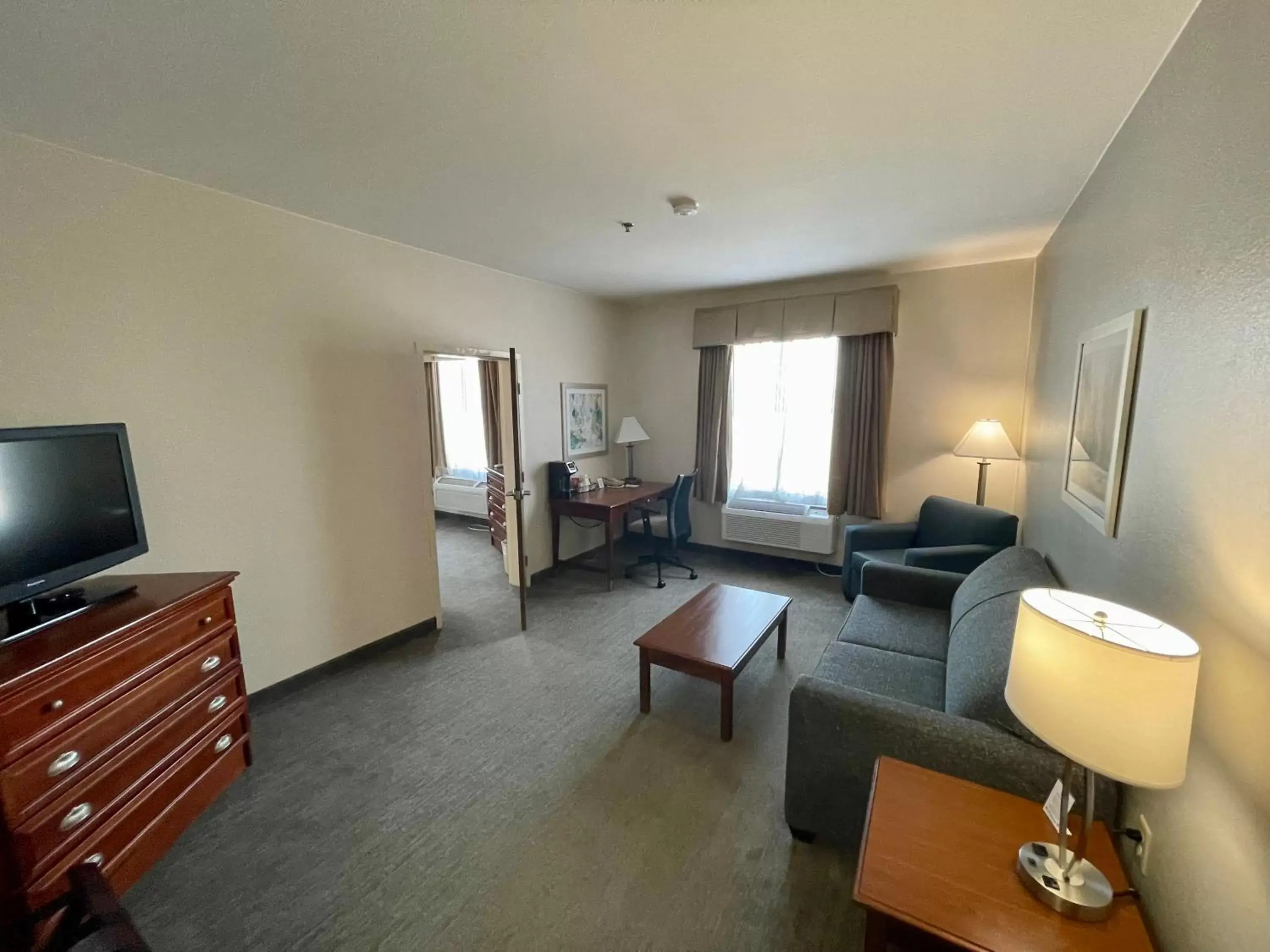 Bathroom, Seating Area in Best Western Plus Executive Hotel & Suites