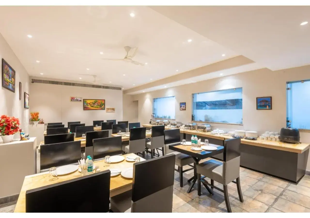 Restaurant/Places to Eat in Hotel Arihant By DLS Hotels