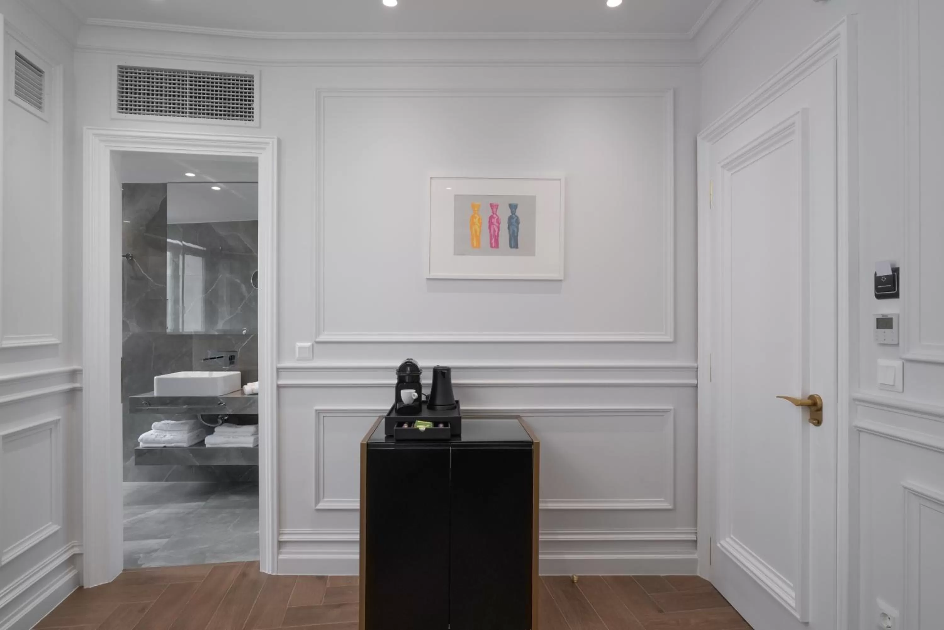 Coffee/tea facilities in Praxitelous Luxury Suites