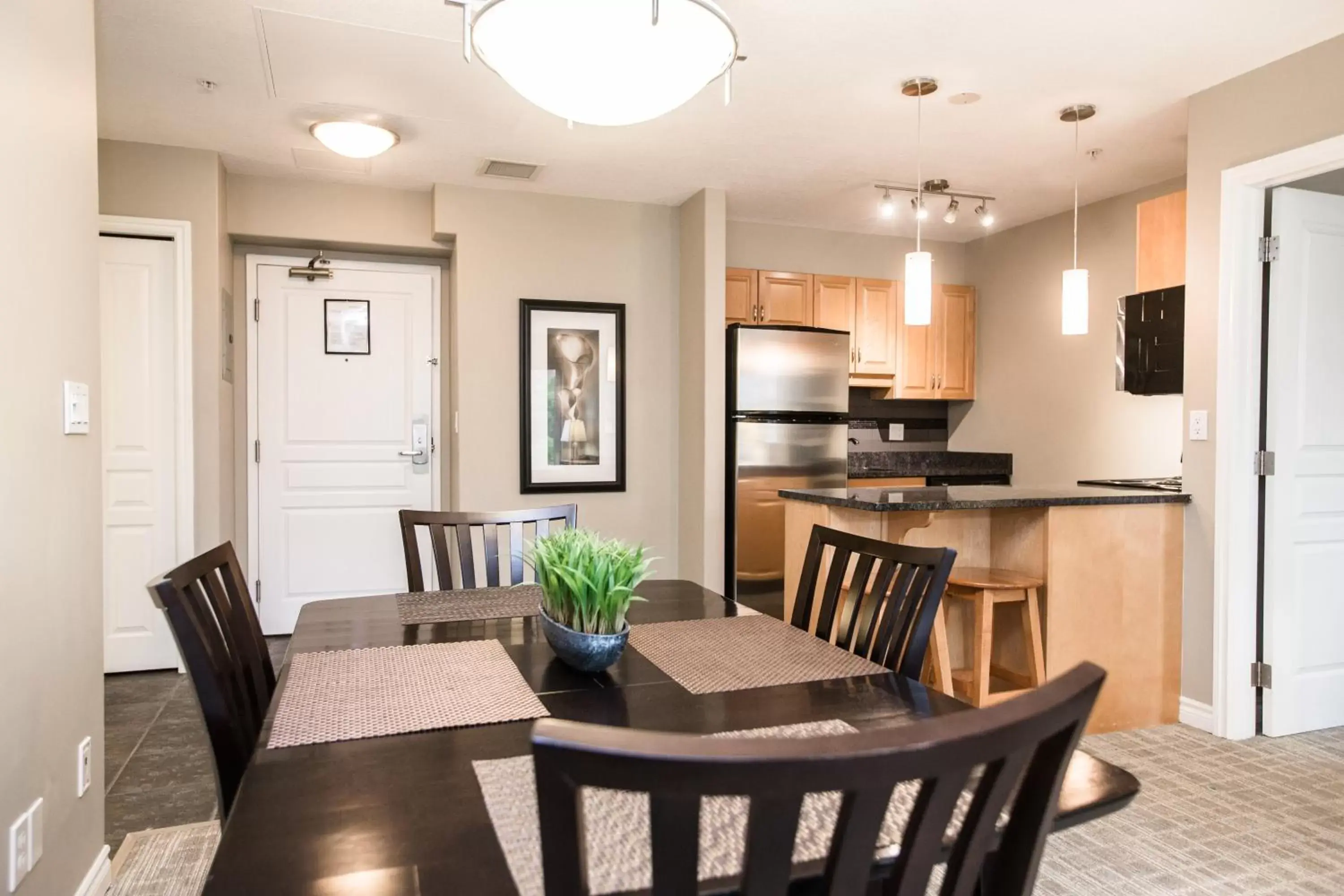 Kitchen or kitchenette, Dining Area in Canterra Suites Hotel