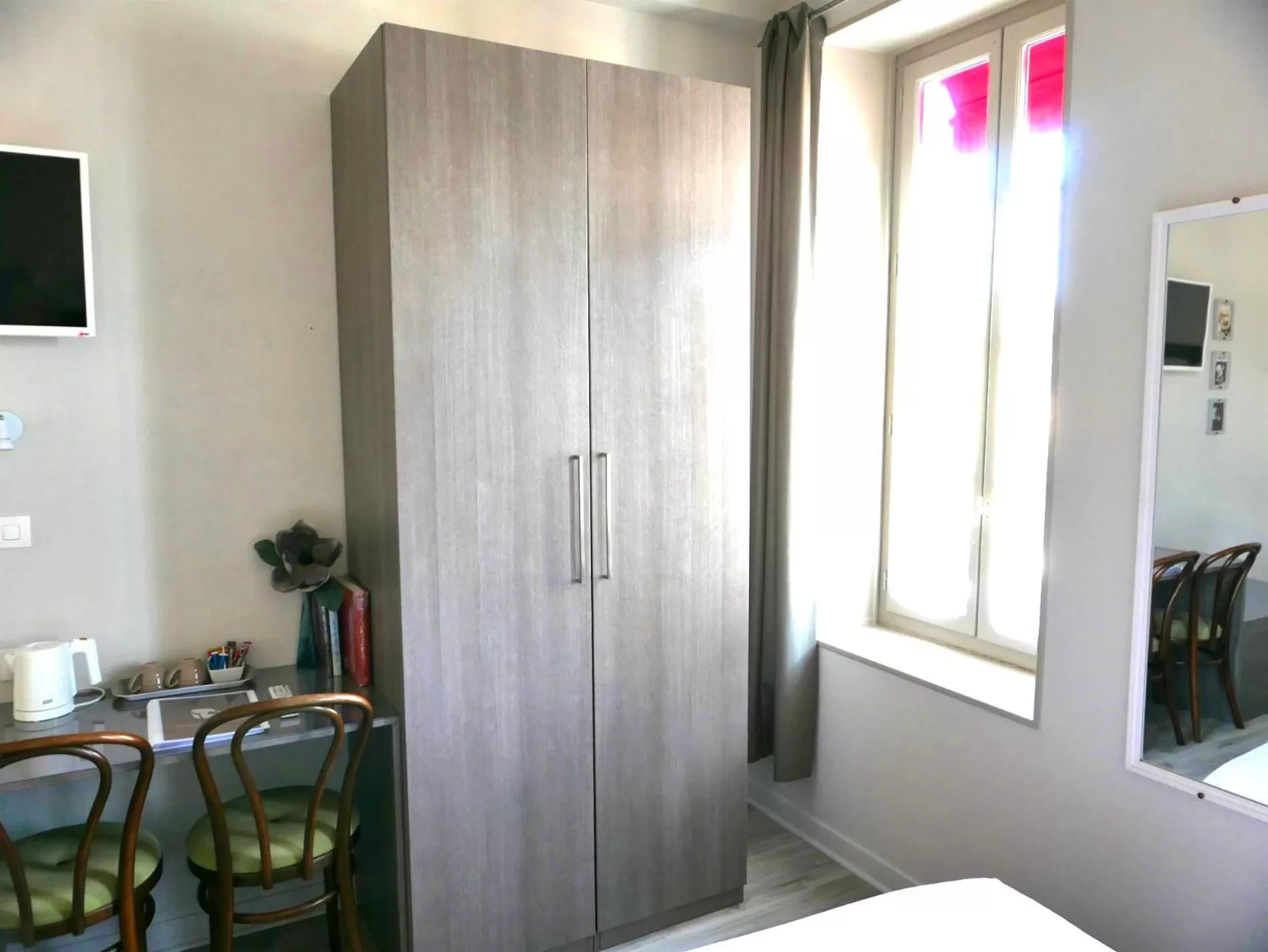 Decorative detail, Bathroom in Hôtel Mille et une Feuilles