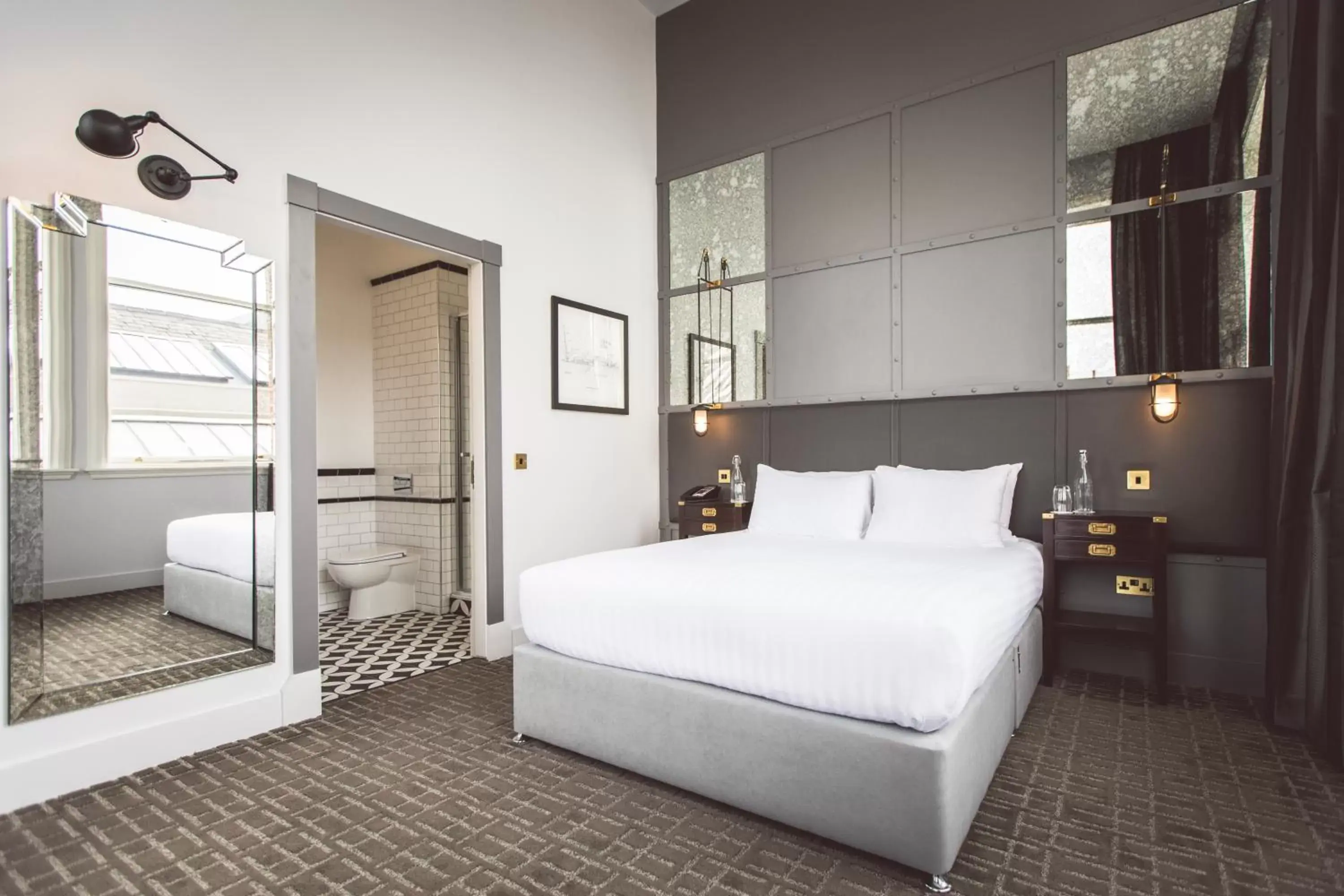 Photo of the whole room, Bed in Titanic Hotel Belfast Photo of the whole room, Bed in Titanic Hotel Belfast