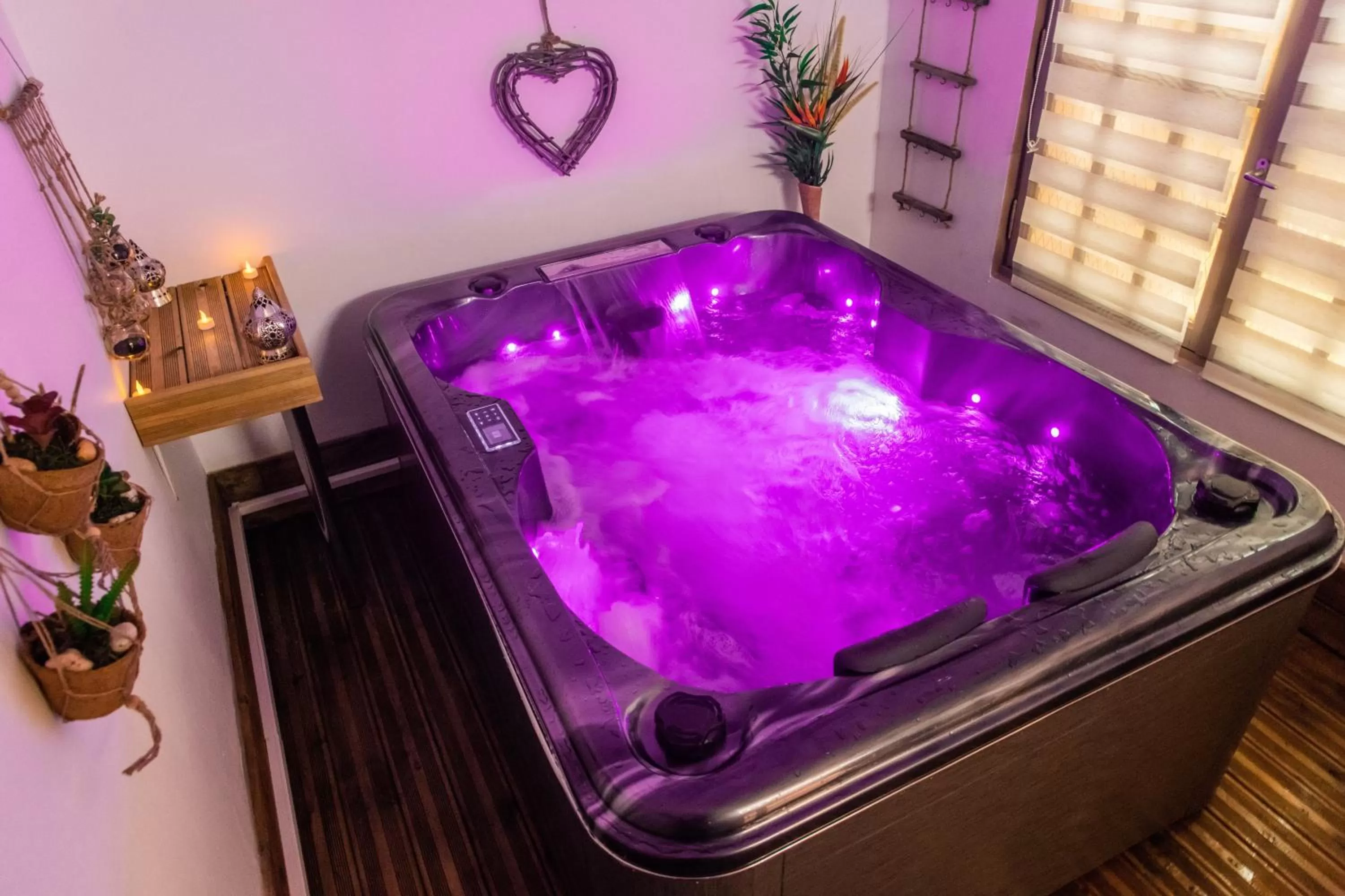 Spa and wellness centre/facilities in Aux 3 Nuances Suites Privatives & Spa