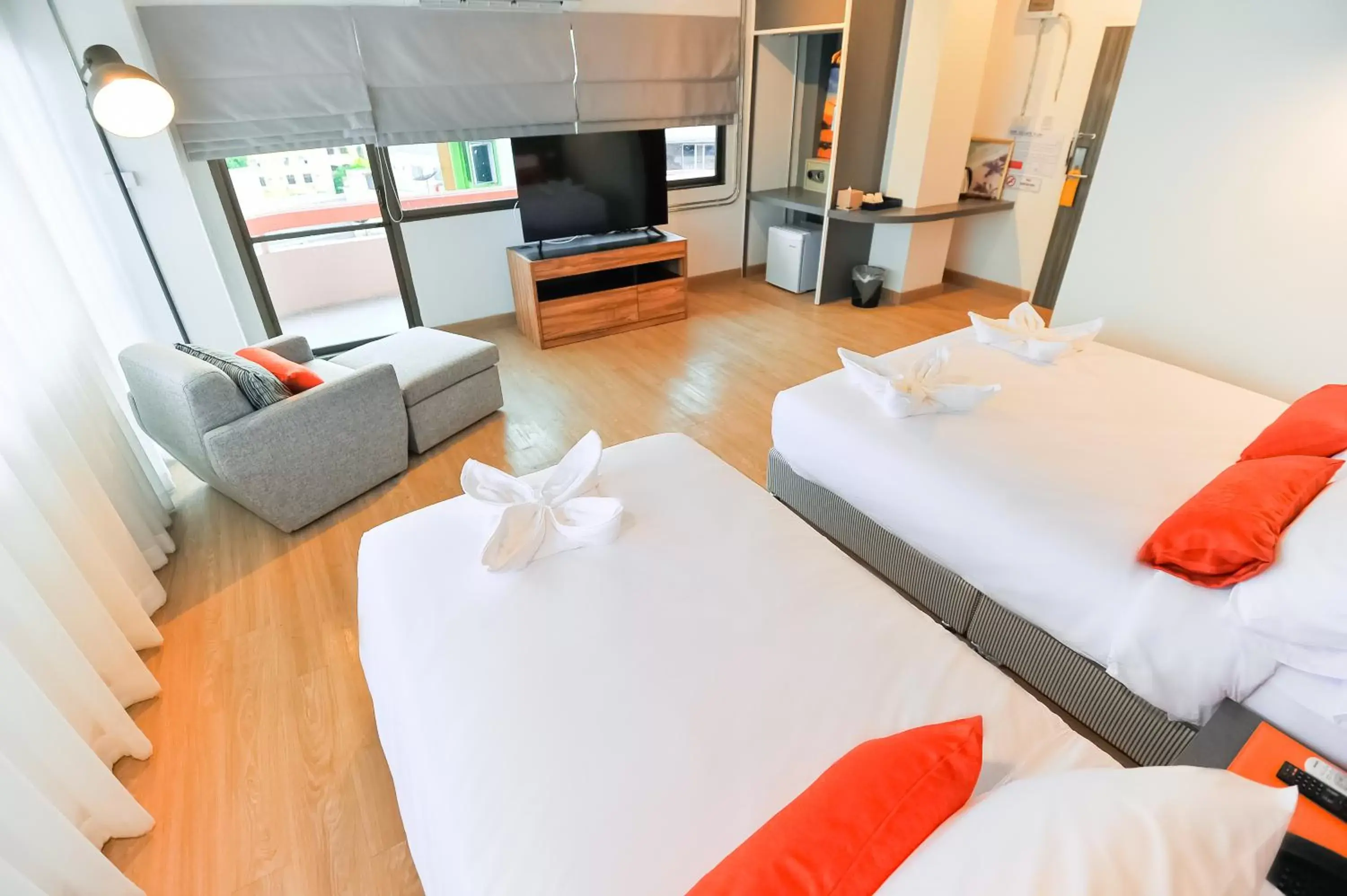 TV and multimedia, Bed in 7 Days Premium Hotel Pattaya