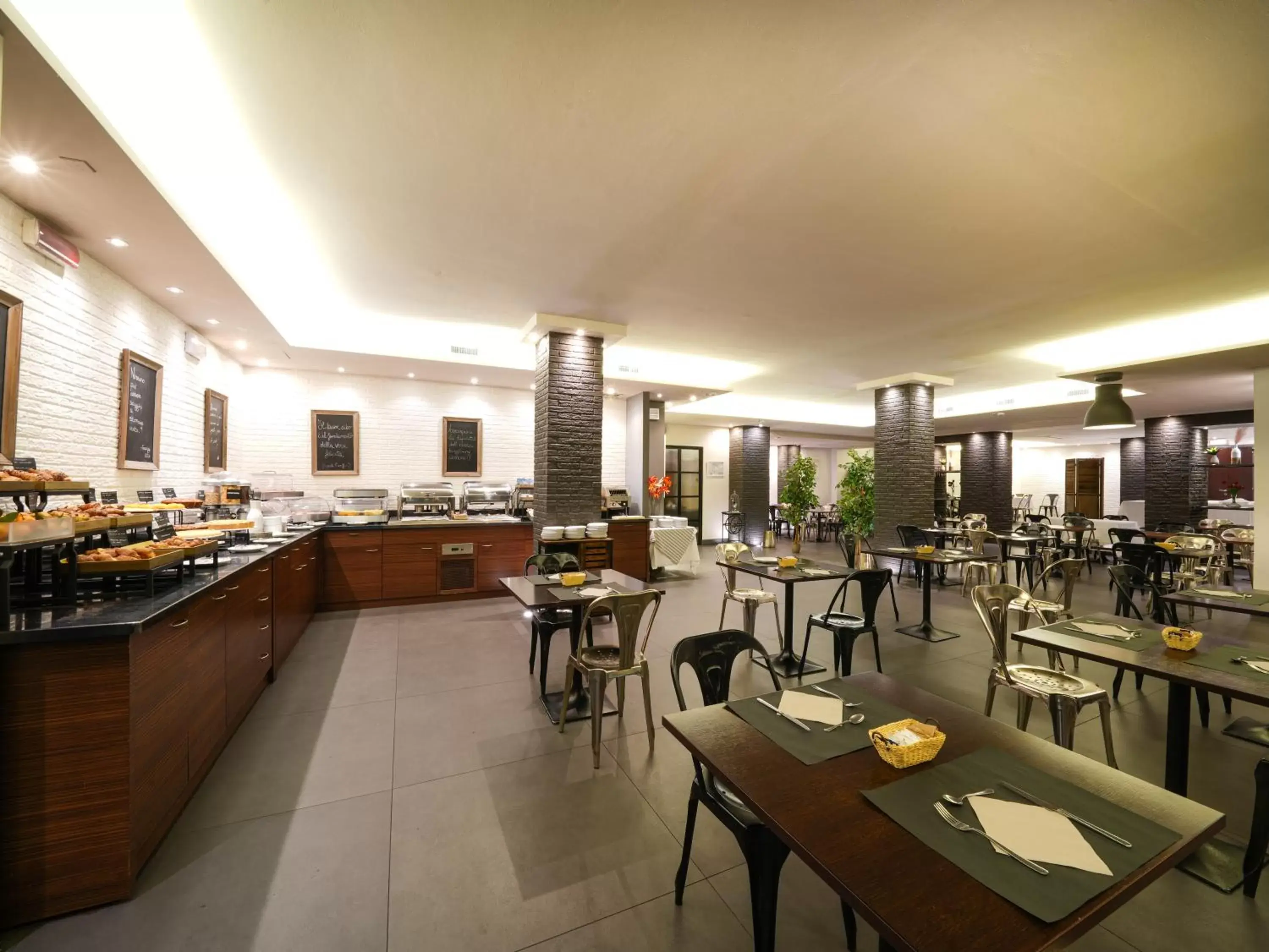 Buffet breakfast, Restaurant/Places to Eat in Hotel La Meridiana