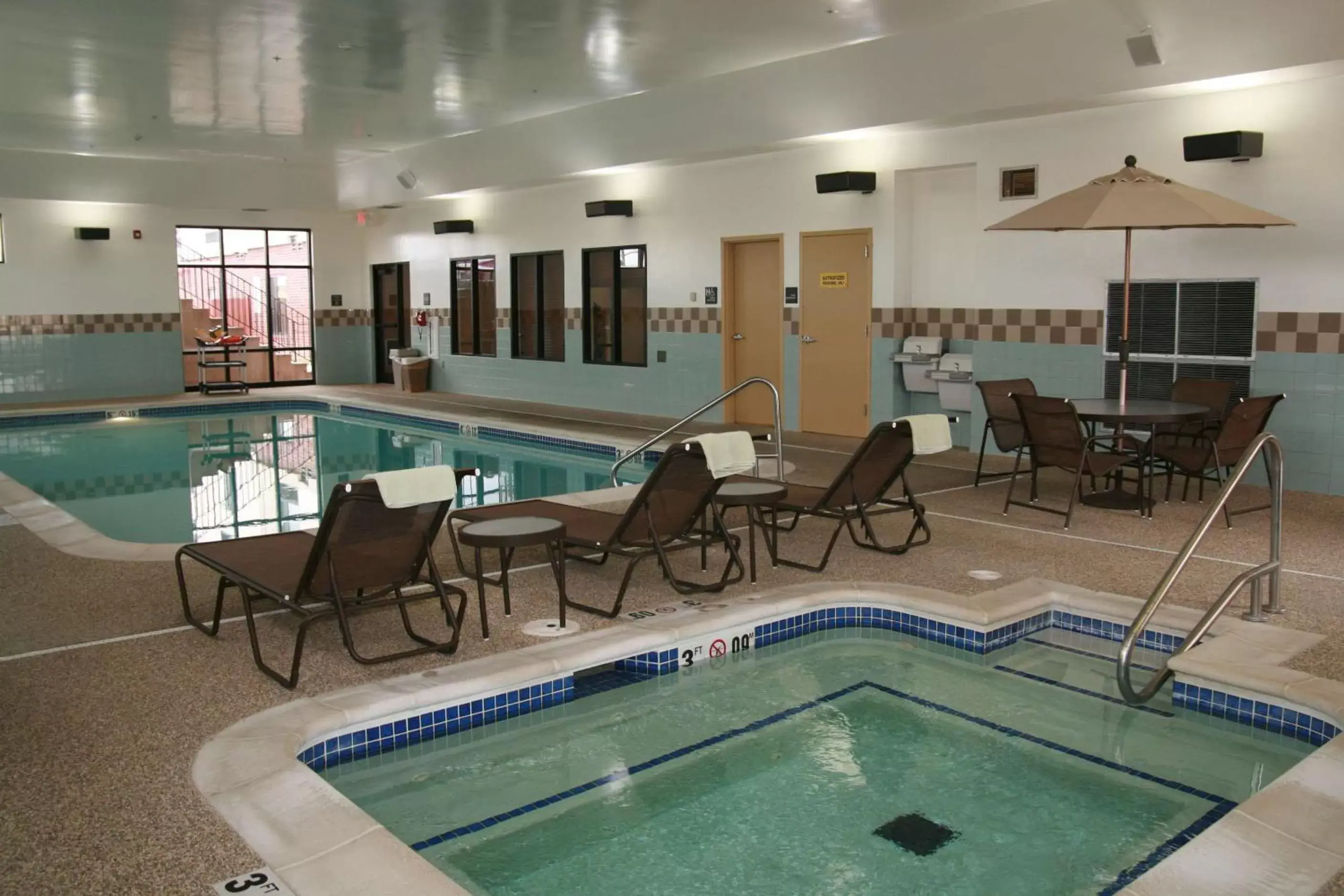 Pool view, Swimming Pool in Newly Renovated Hampton Inn Omaha West Lakeside