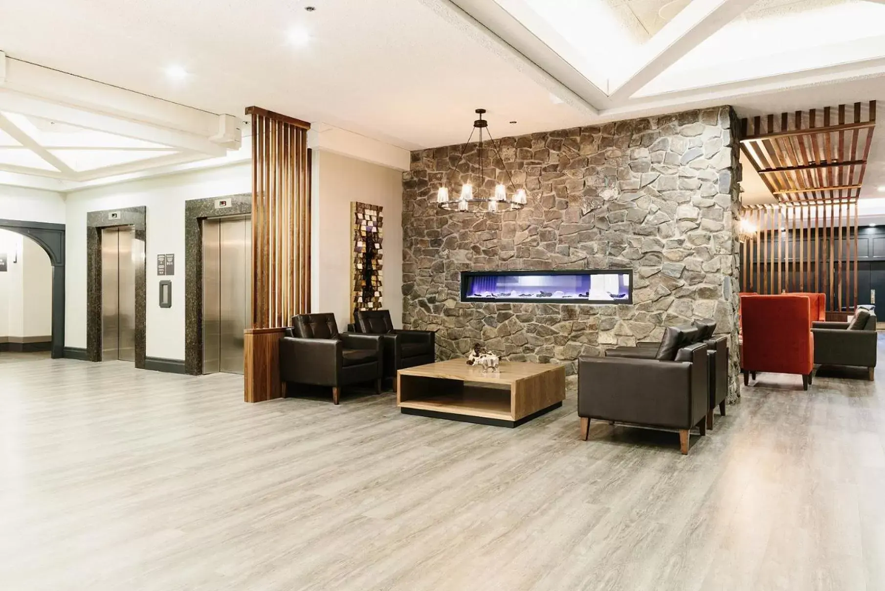 Lobby or reception, Lounge/Bar in Elk + Avenue Hotel