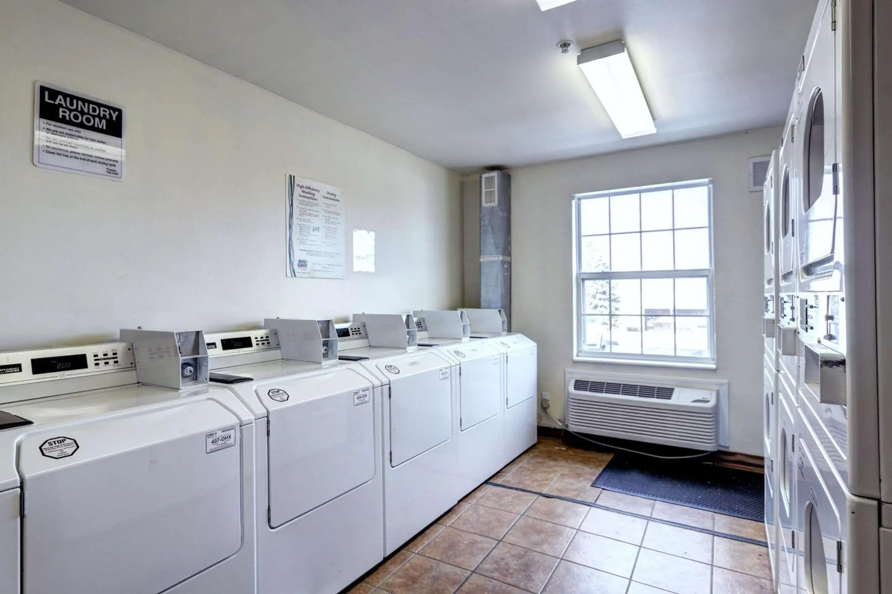 Other, Kitchen/Kitchenette in Suburban Studios Westminster Denver North