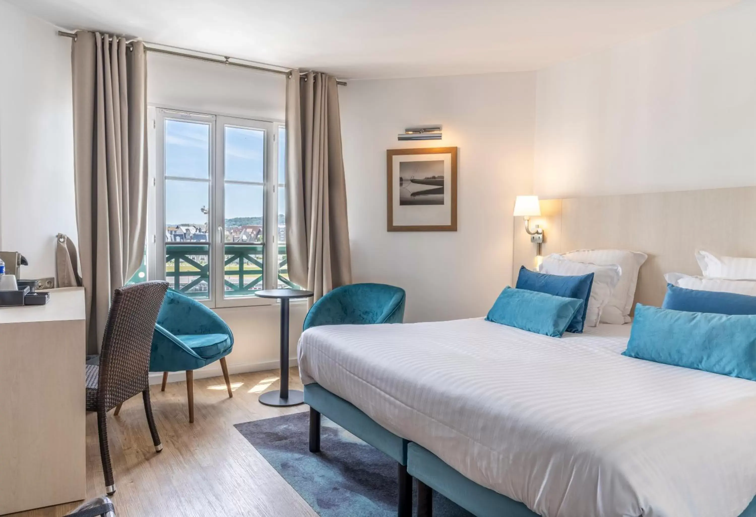 View (from property/room), Bed in SOWELL HOTELS Le Beach View (from property/room), Bed in SOWELL HOTELS Le Beach