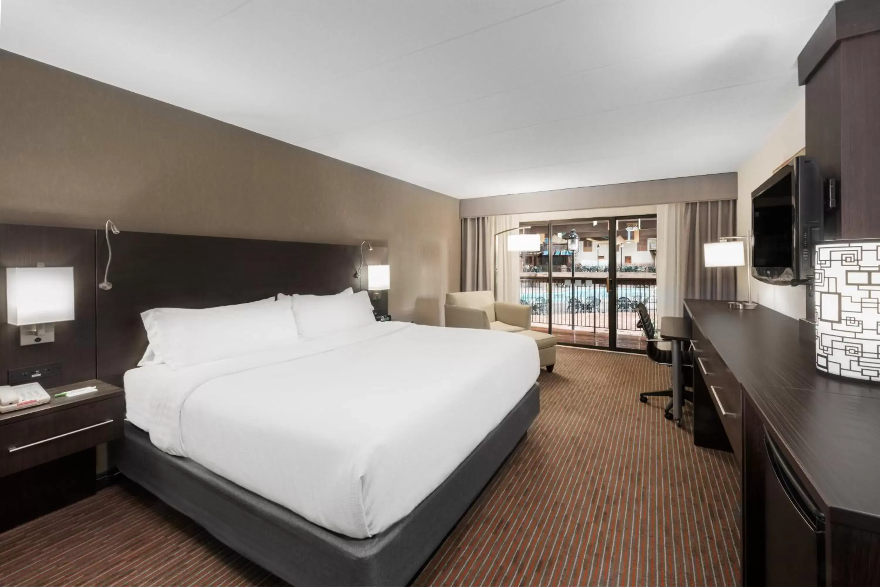 Standard King Room with Pool View in Holiday Inn At Six Flags Saint Louis by IHG Standard King Room with Pool View in Holiday Inn At Six Flags Saint Louis by IHG