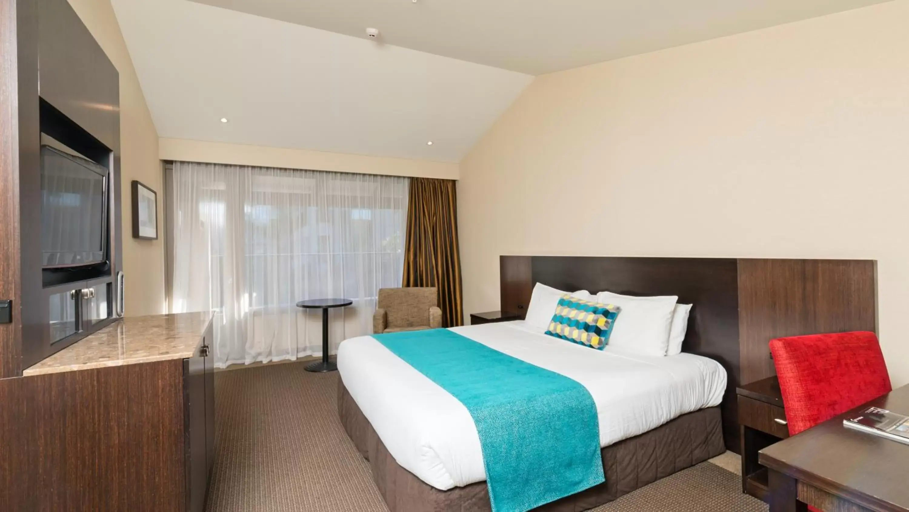 Bed in Copthorne Hotel & Resort Lakefront Queenstown