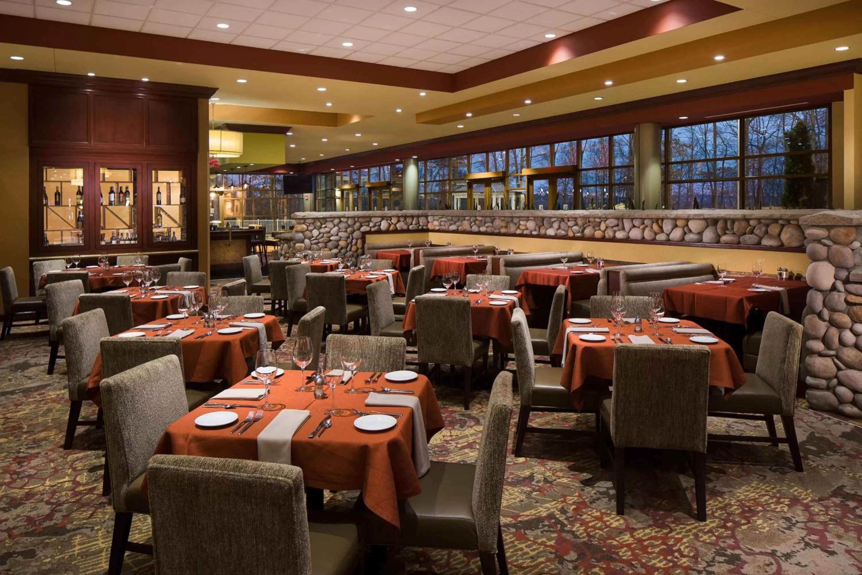 Restaurant/places to eat in Embassy Suites by Hilton Charlotte Concord Golf Resort & Spa