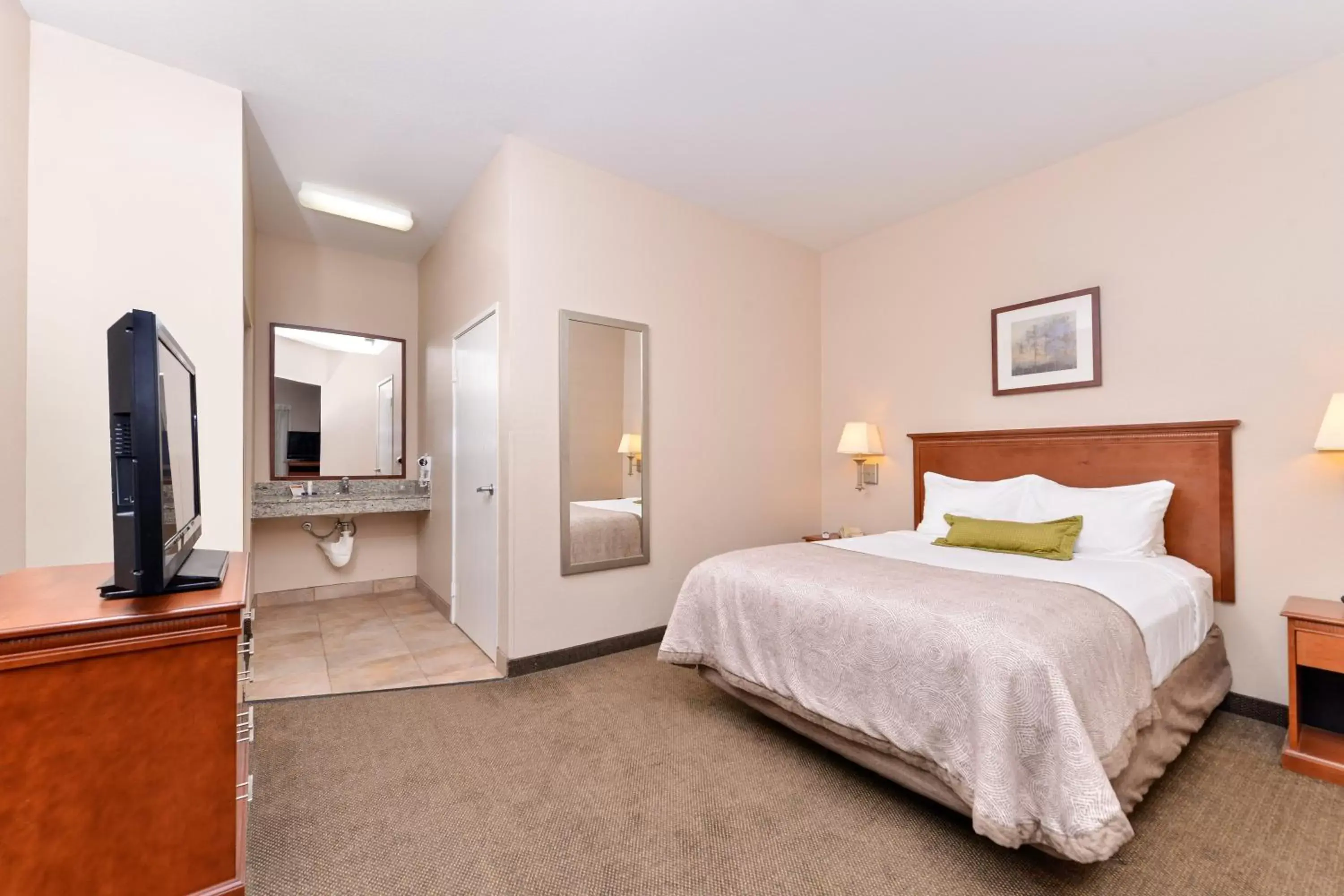 Photo of the whole room, Bed in Candlewood Suites San Diego, an IHG Hotel