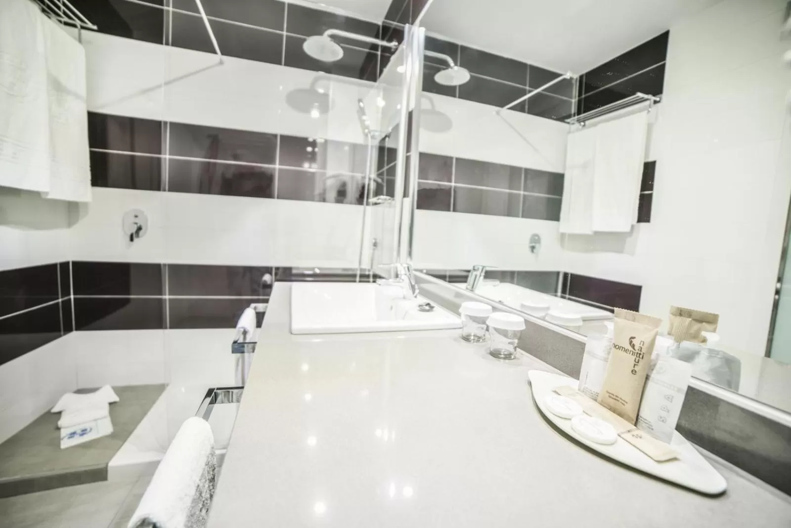 Bathroom in Hotel Beatriz Playa & Spa