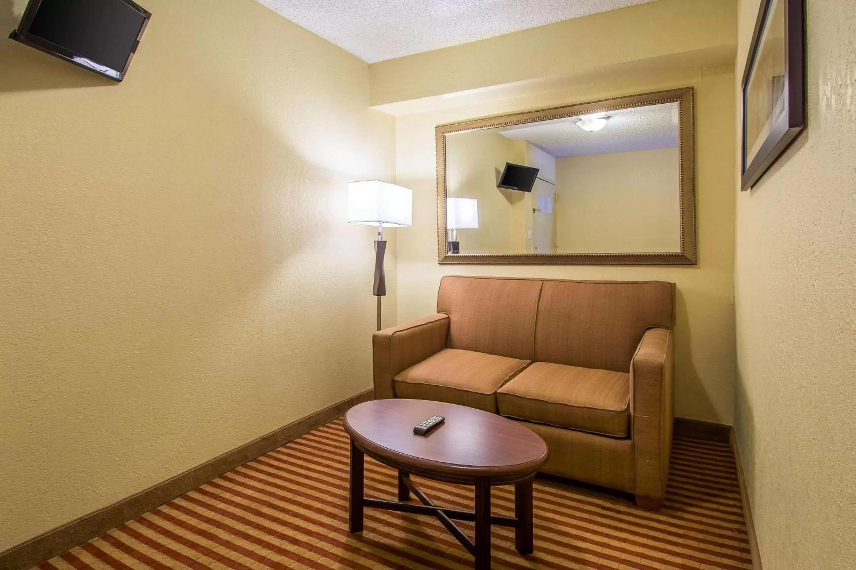 Photo of the whole room, Seating Area in Comfort Inn & Suites Kissimmee by the Parks