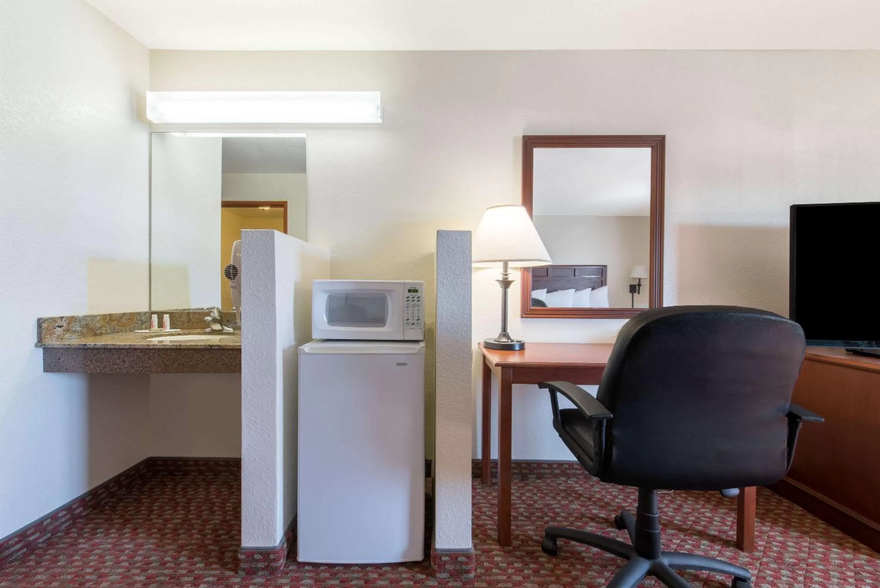 Coffee/tea facilities in Super 8 by Wyndham Abilene South