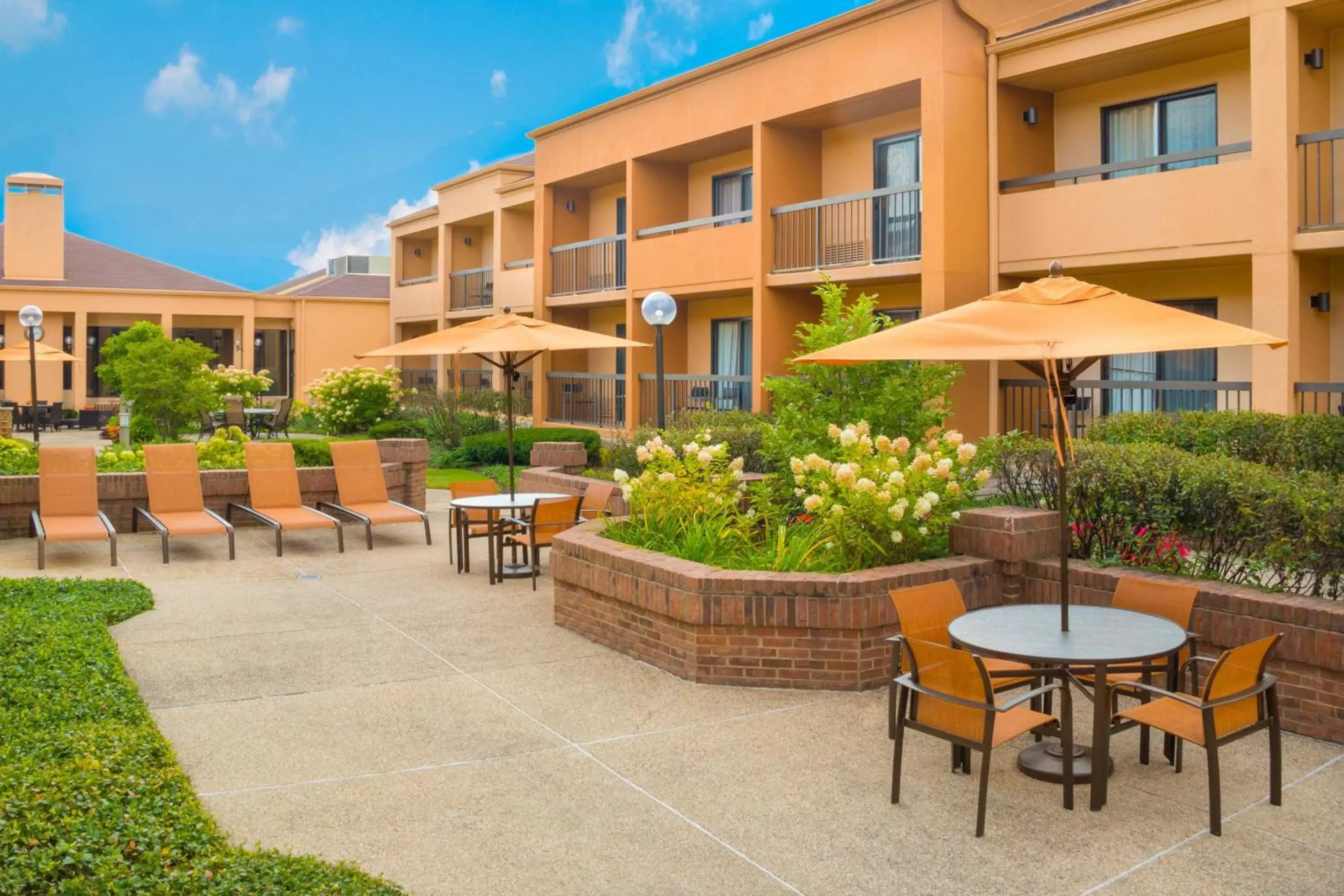 Property Building in Courtyard Chicago Deerfield