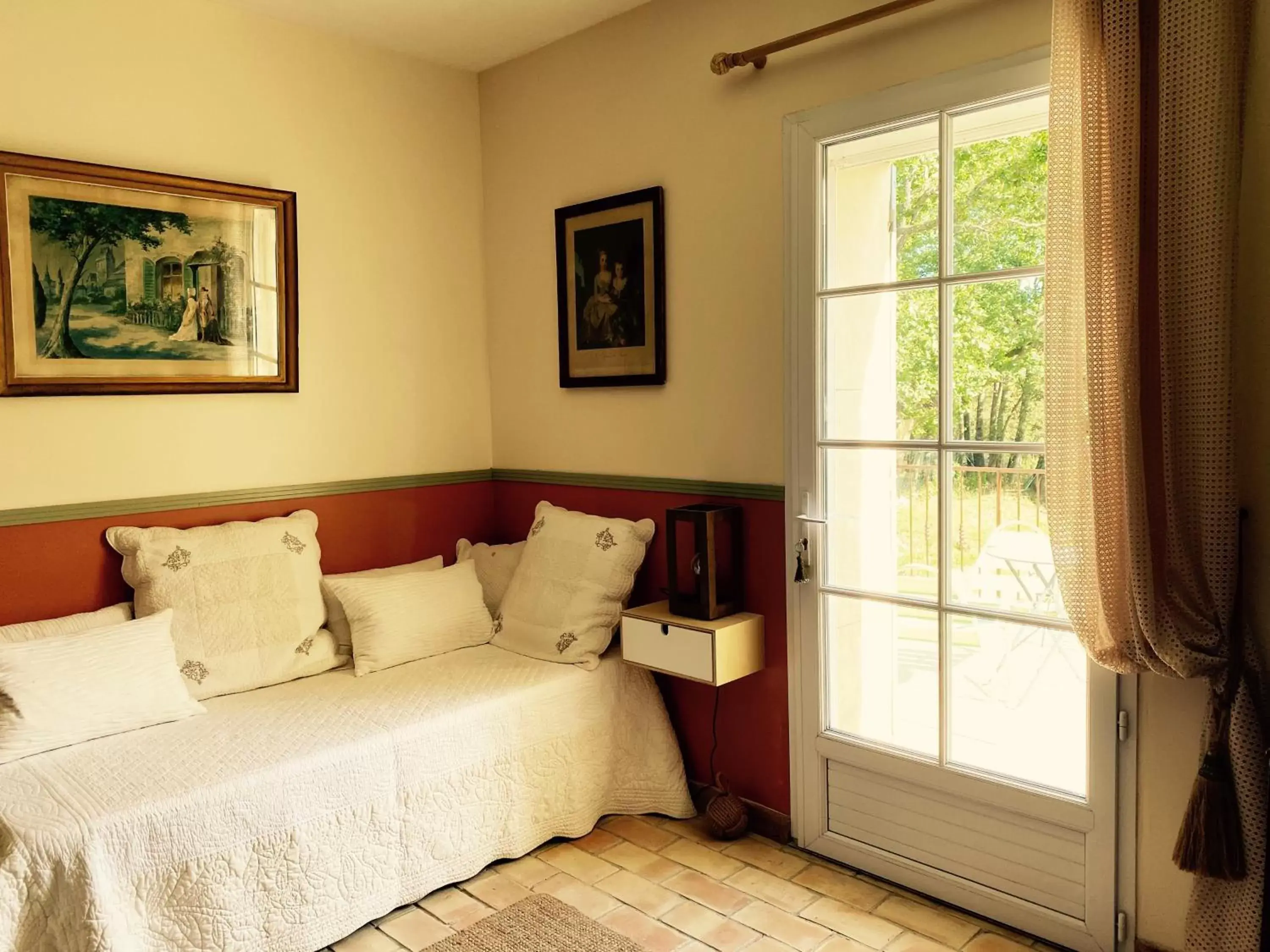 Photo of the whole room, Bed in Domaine du Commandeur