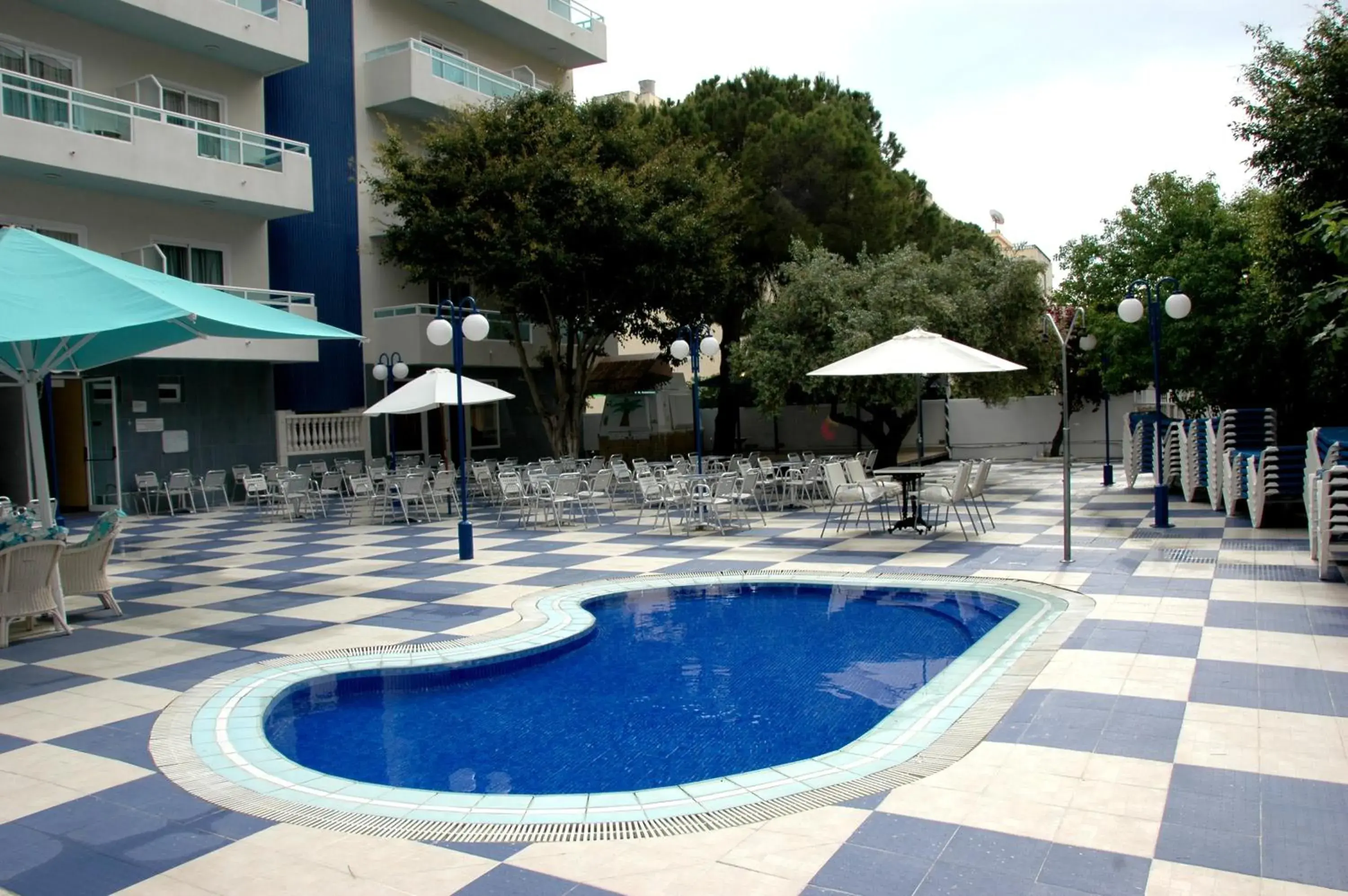 Facade/entrance, Swimming Pool in Santa Monica Playa