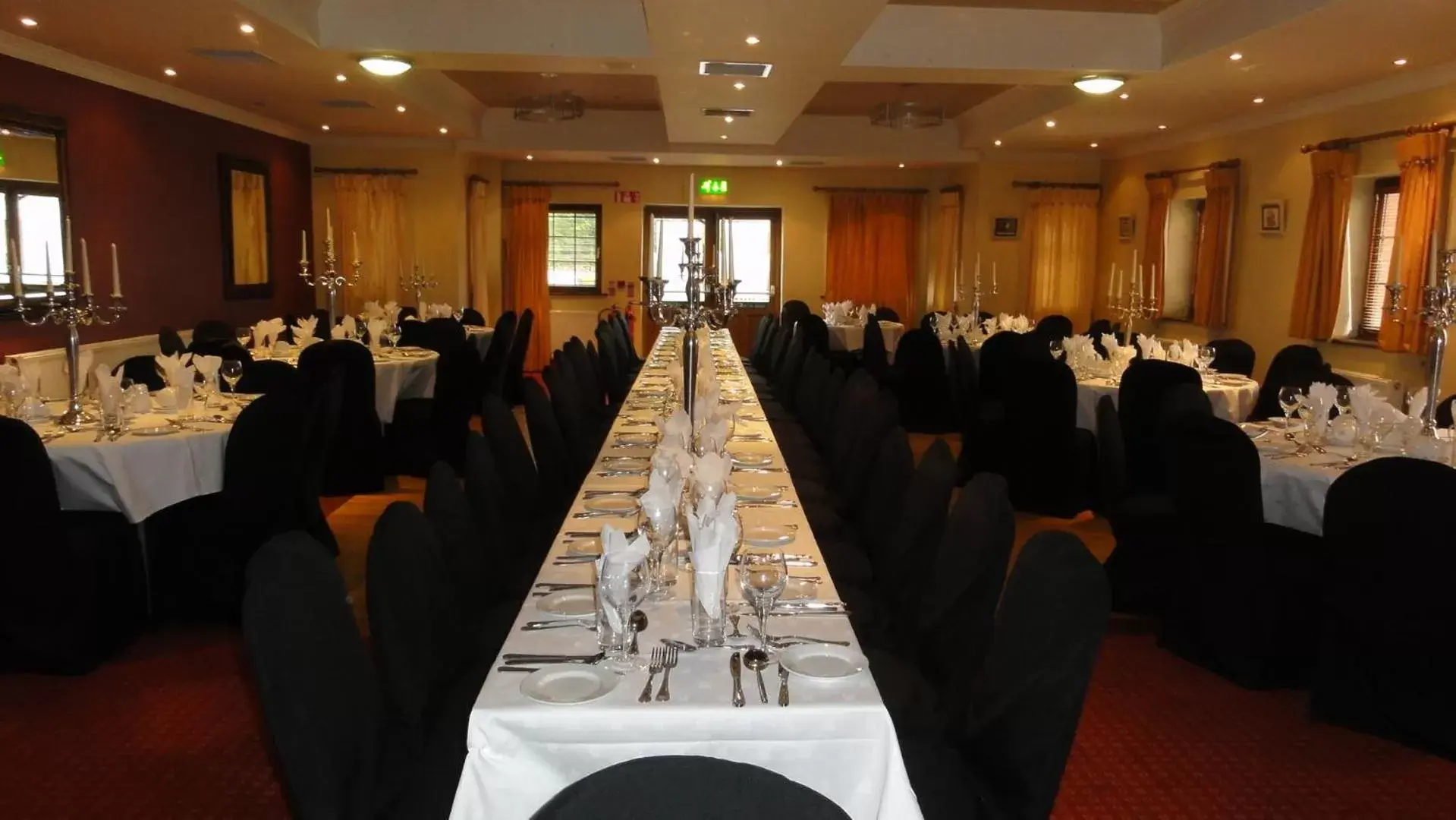 Restaurant/places to eat, Banquet Facilities in Hannon's Hotel