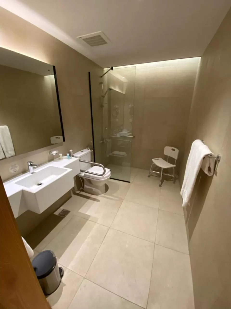 Toilet in Hasanah suites