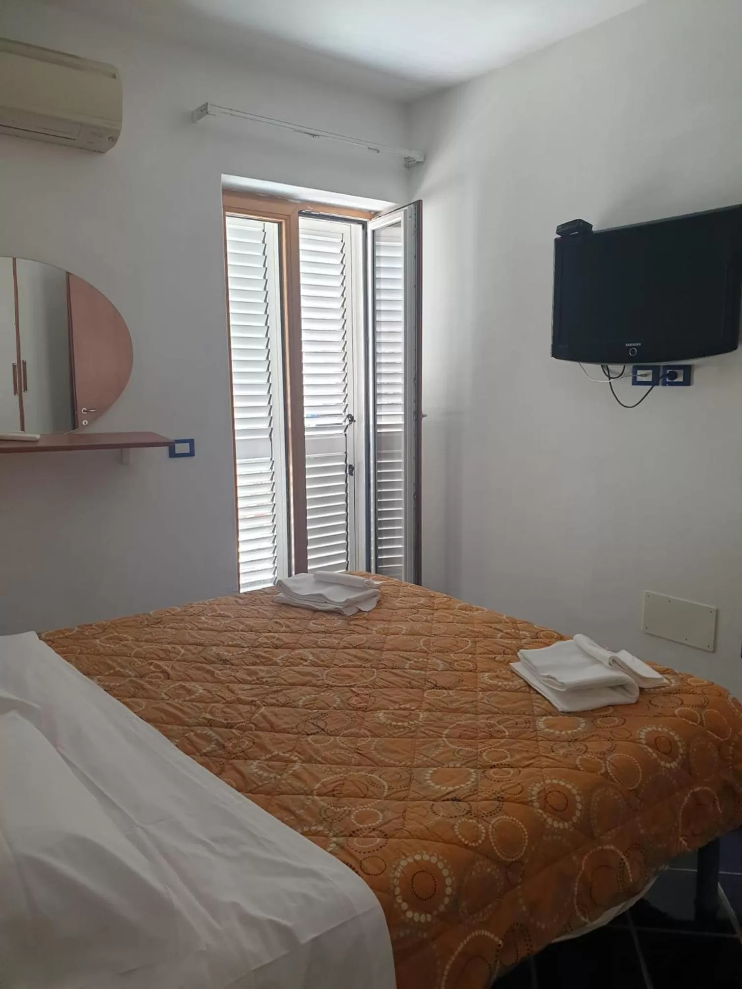 Bedroom, Bed in Hotel Mareluna Ischia