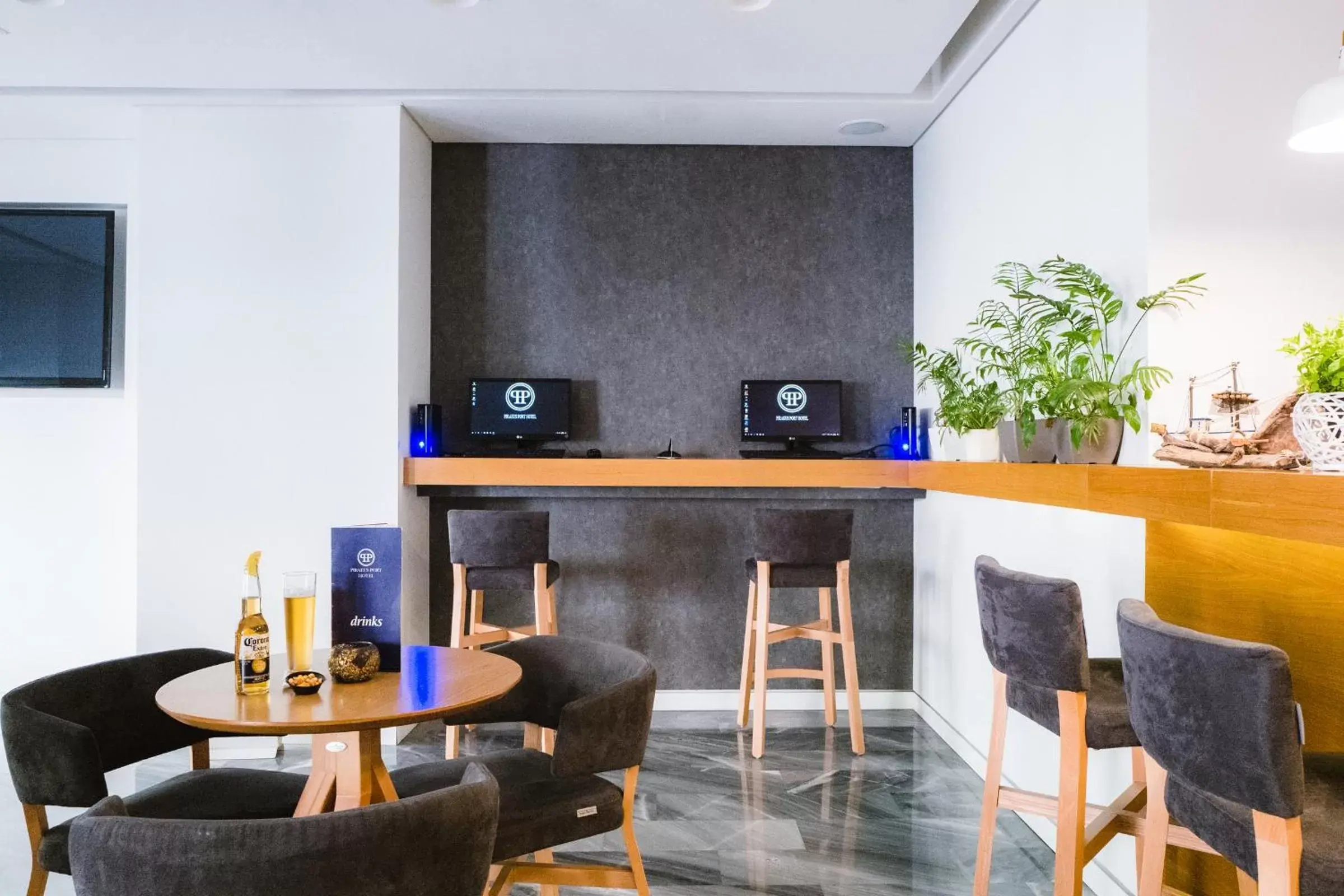 Communal lounge/ TV room, Lobby/Reception in Piraeus Port Hotel