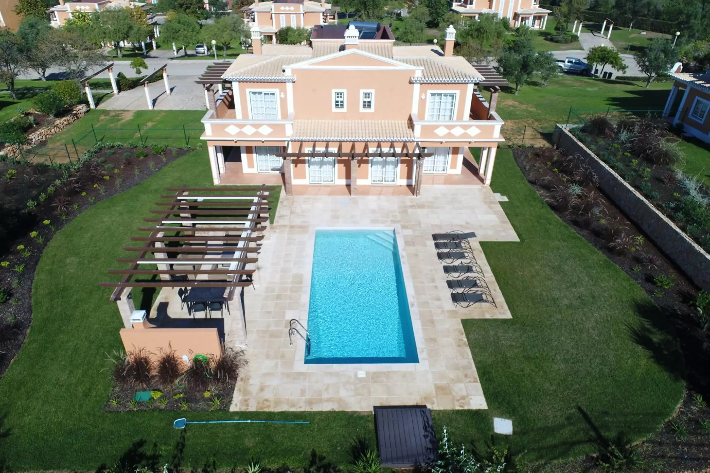 Bird's eye view in Colina da Lapa & Villas Bird's eye view in Colina da Lapa & Villas