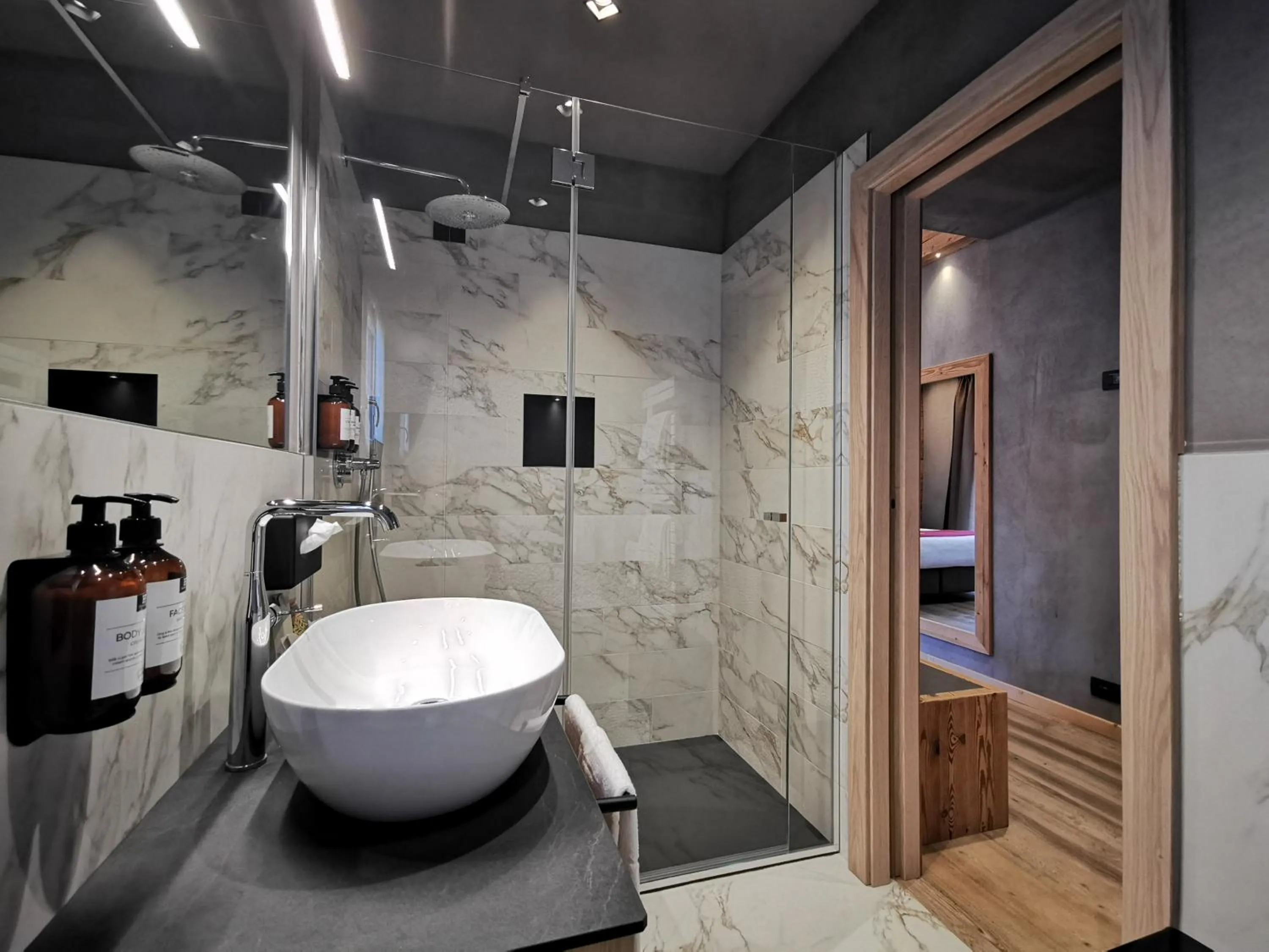 Shower in Francesin Active Hotel