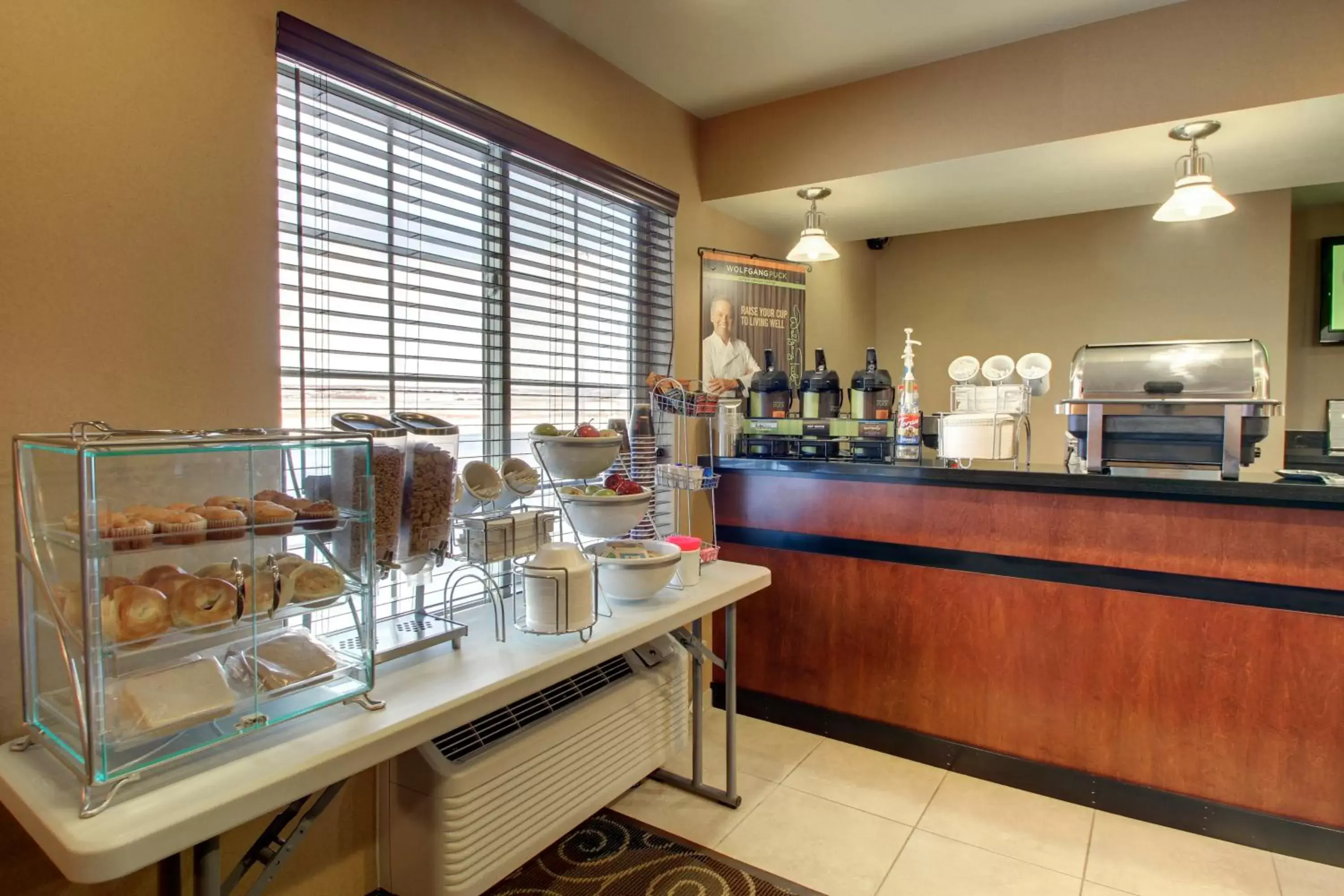 Restaurant/Places to Eat in Cobblestone Inn & Suites - Bottineau