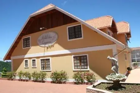 Property Building in Pousada Portal das Cerejeiras