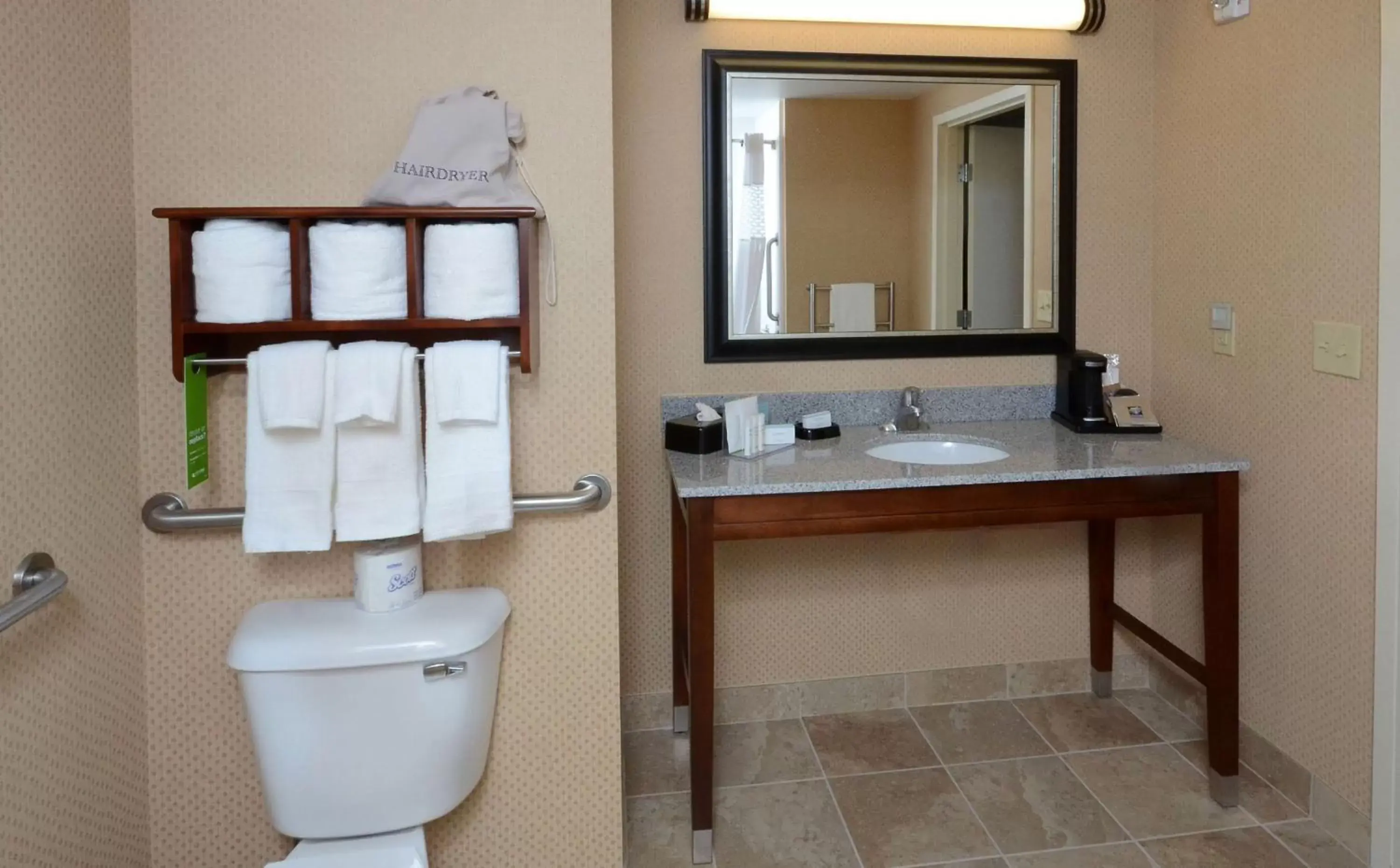 Bed, Bathroom in Hampton Inn and Suites Lynchburg